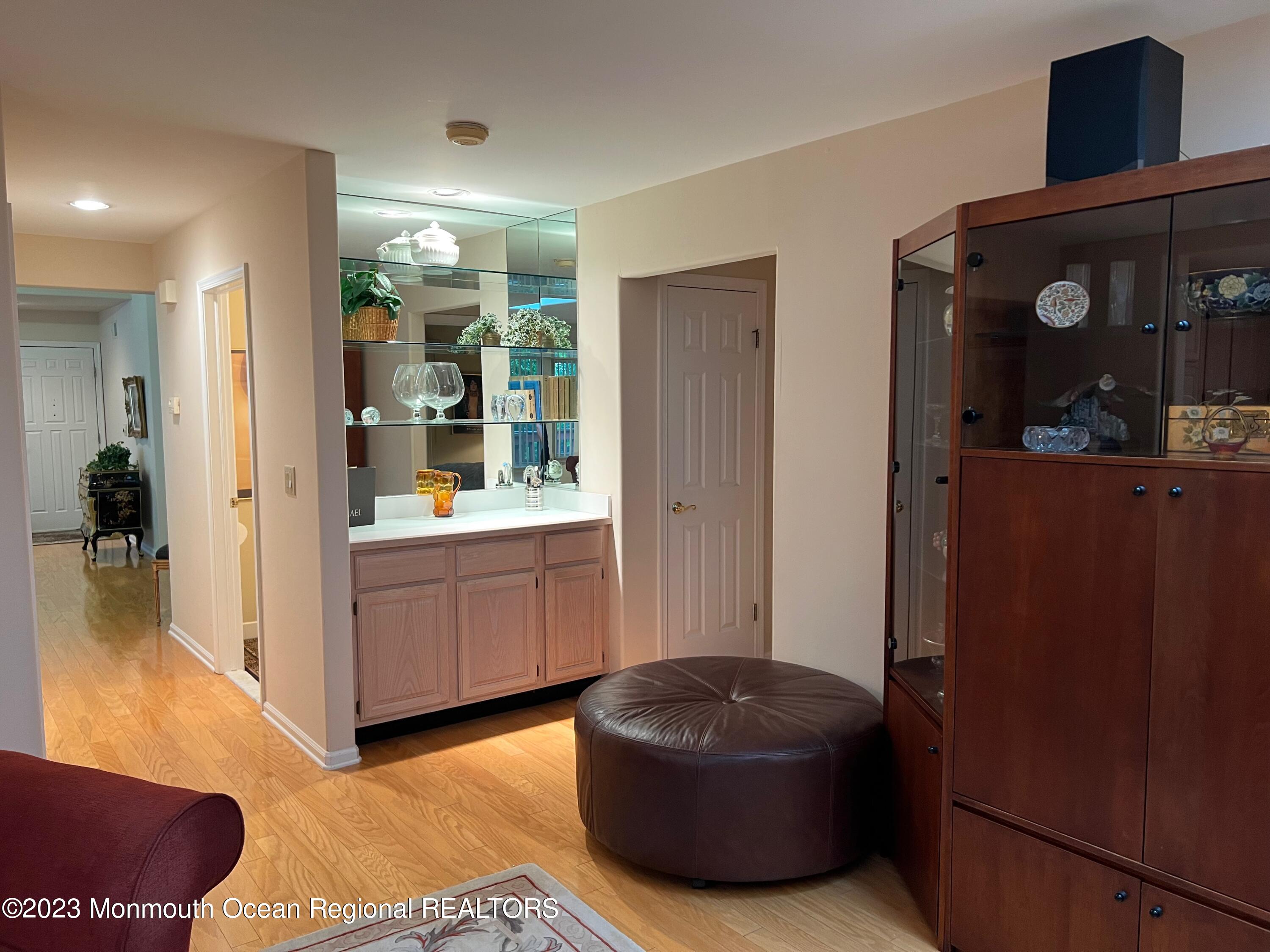 1228A Thornbury Lane