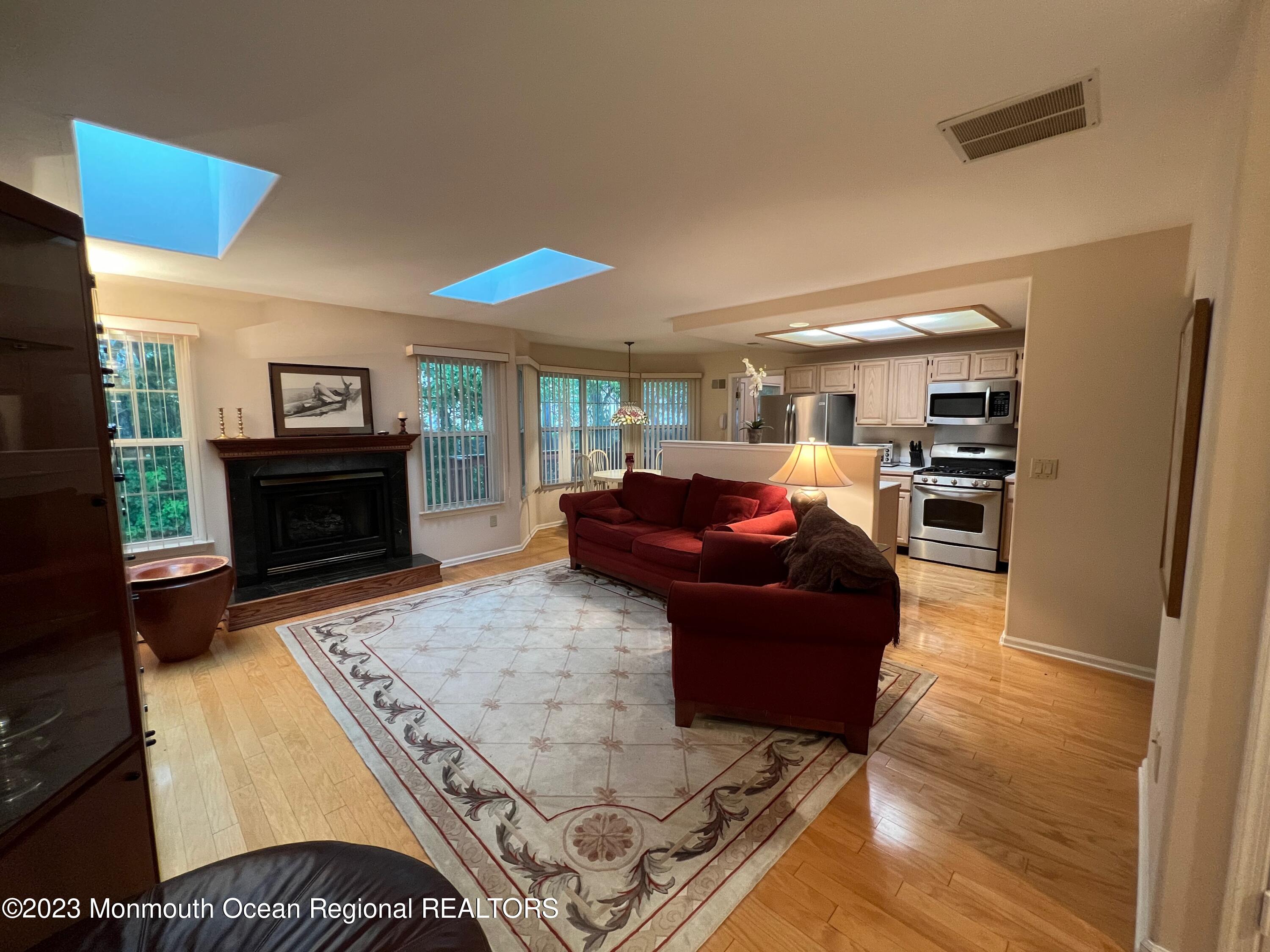 1228A Thornbury Lane