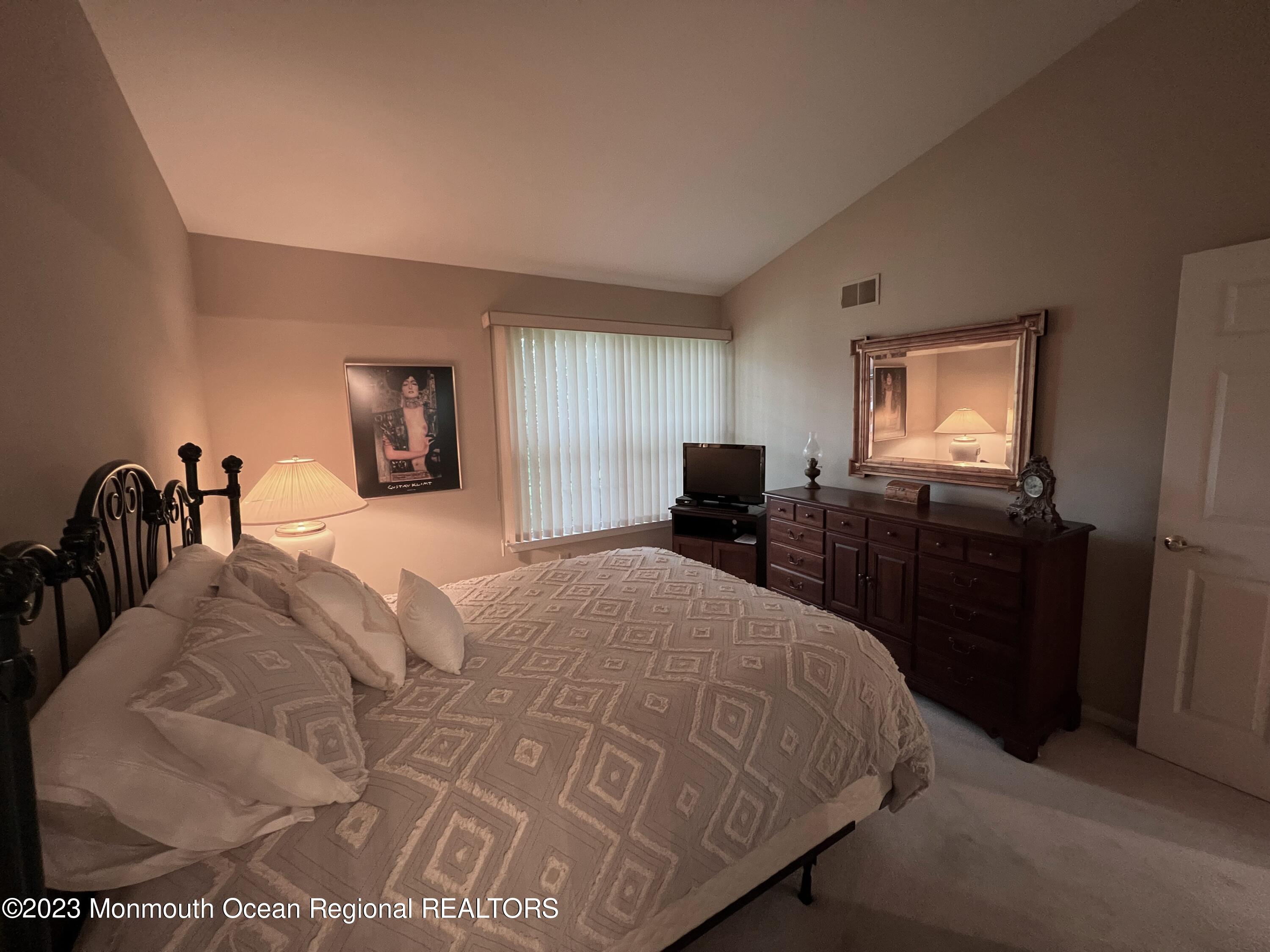 1228A Thornbury Lane