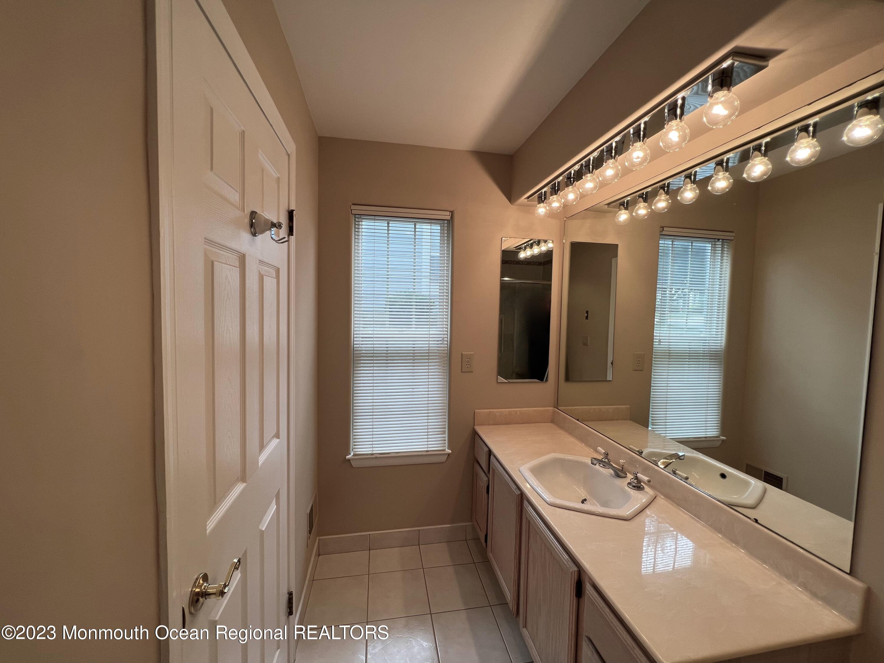1228A Thornbury Lane