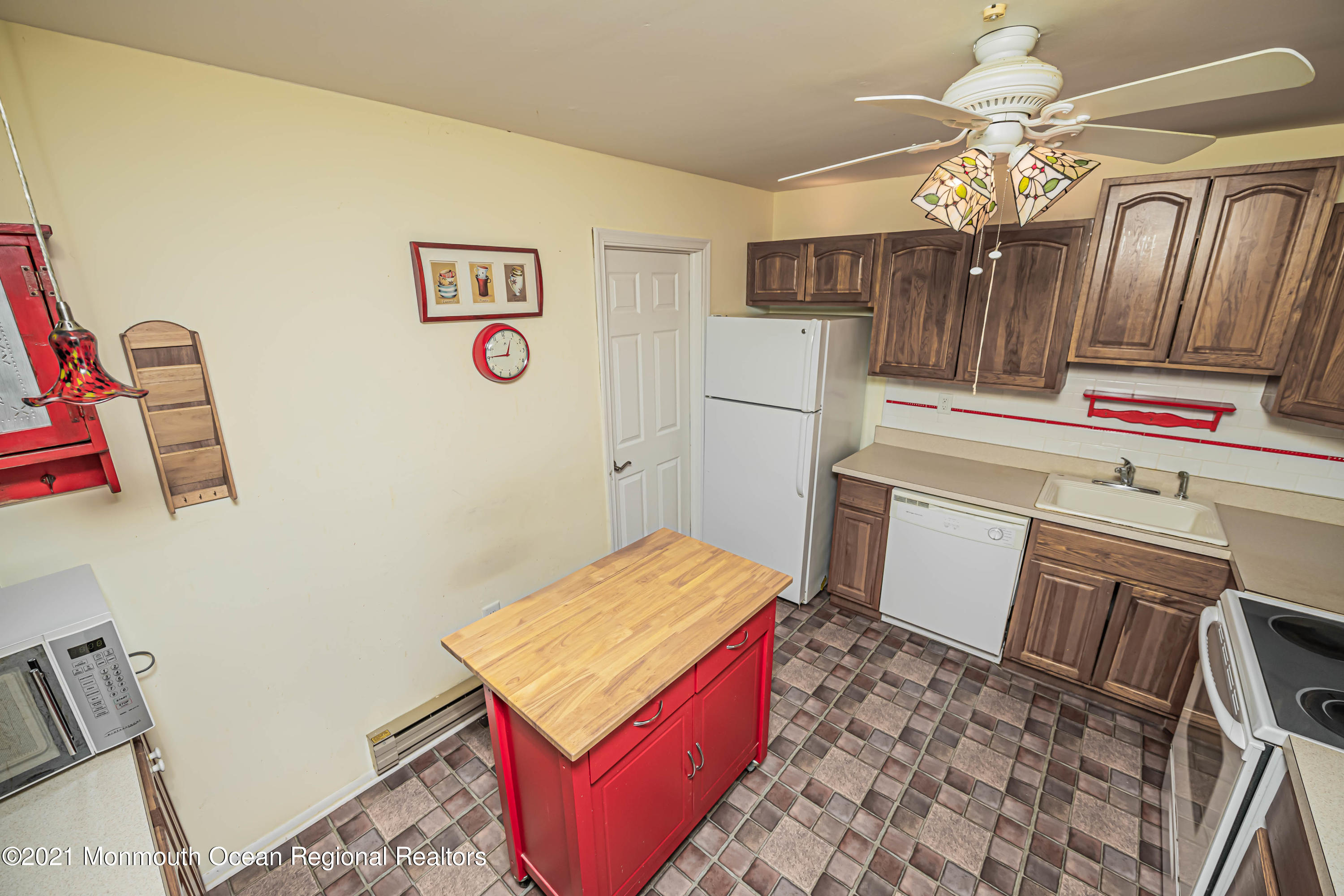 118 Amberly Drive J