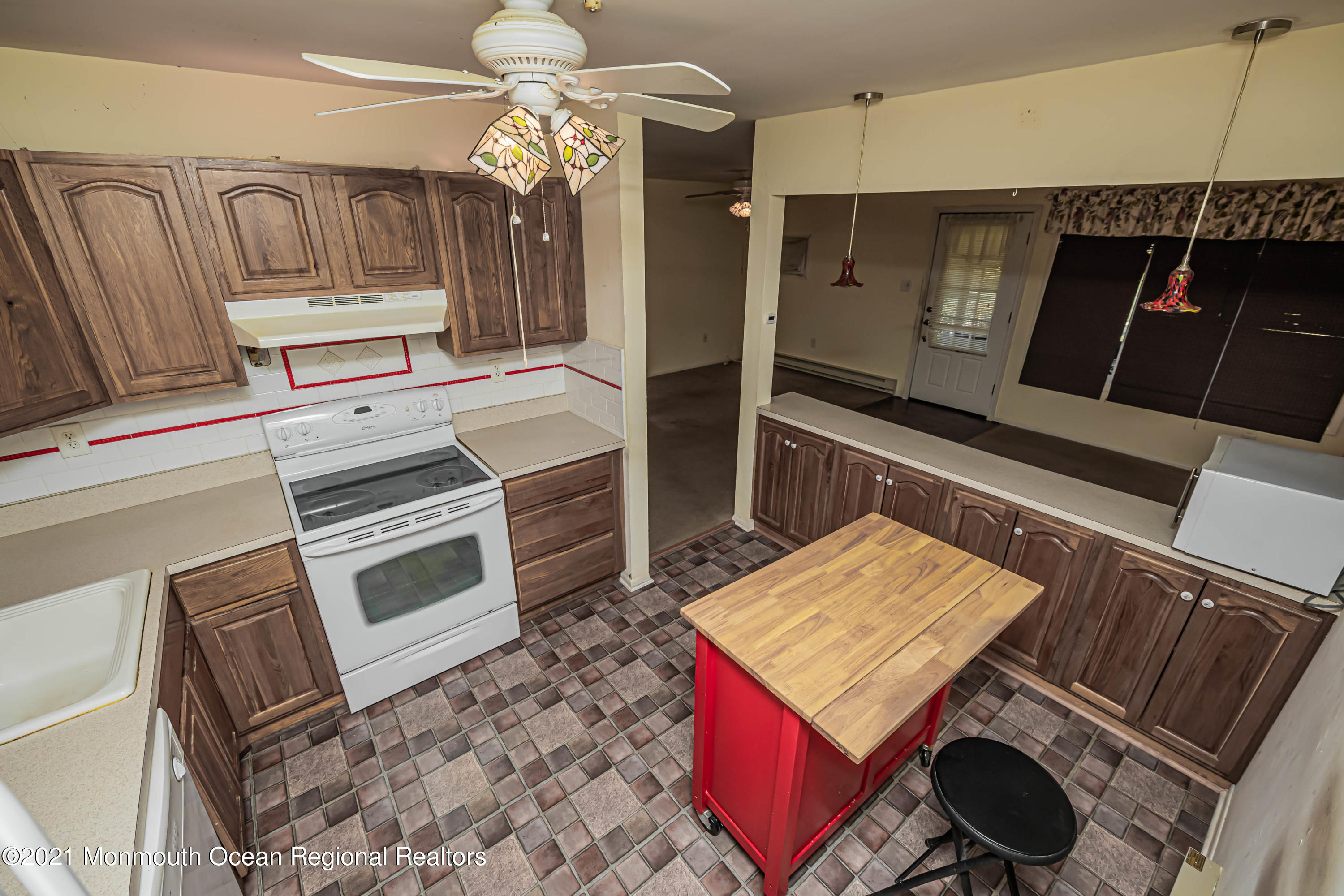 118 Amberly Drive J