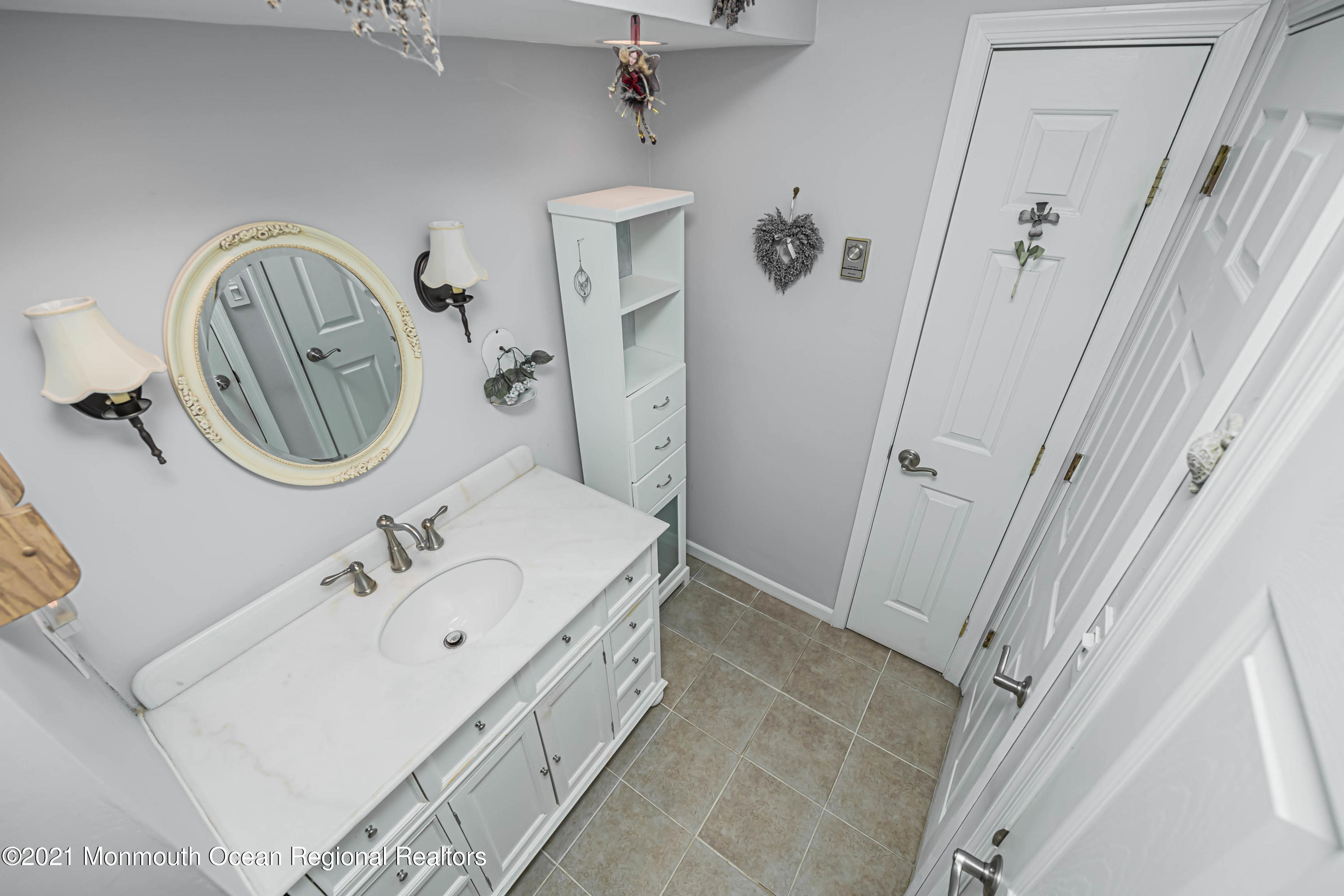 118 Amberly Drive J