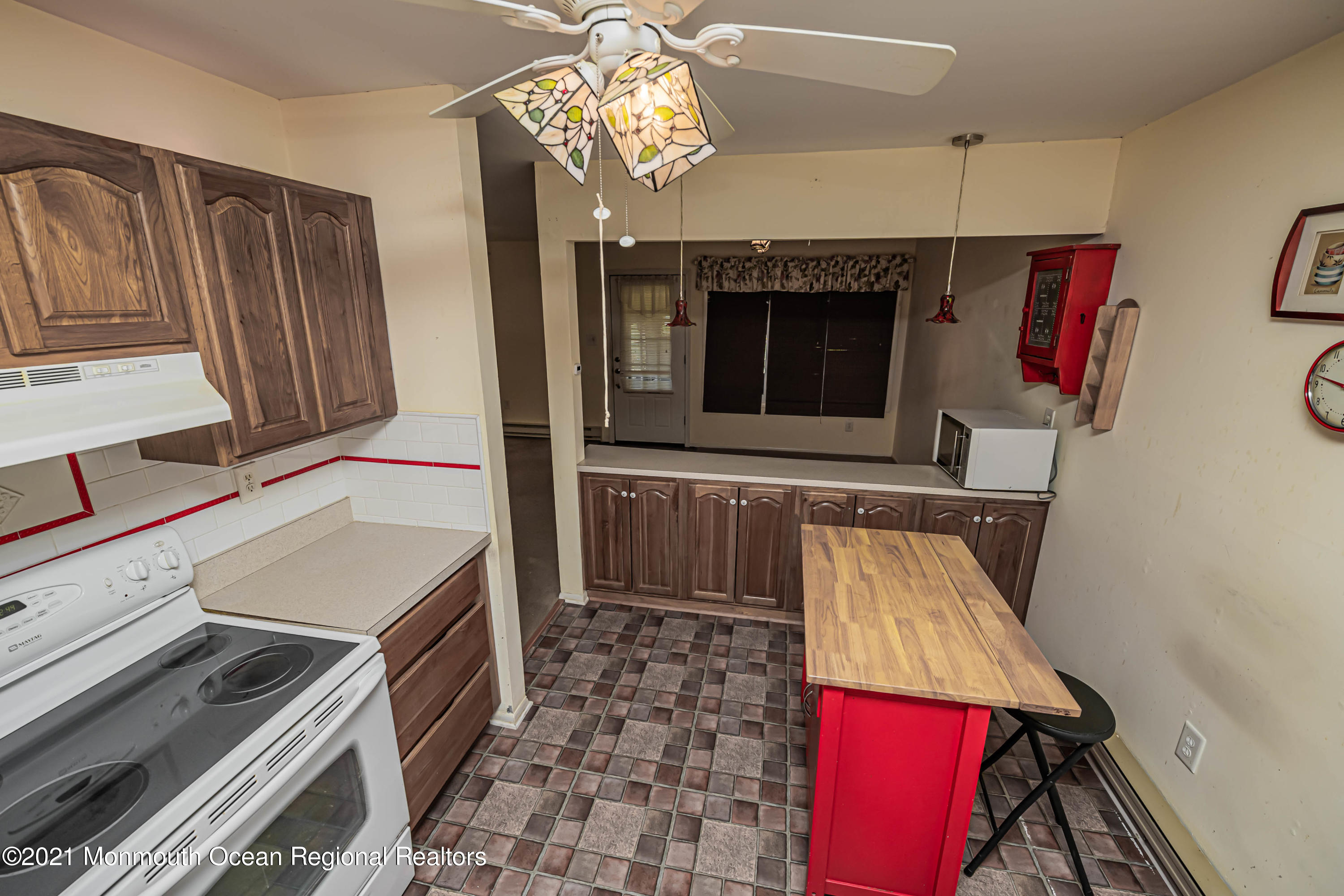 118 Amberly Drive J