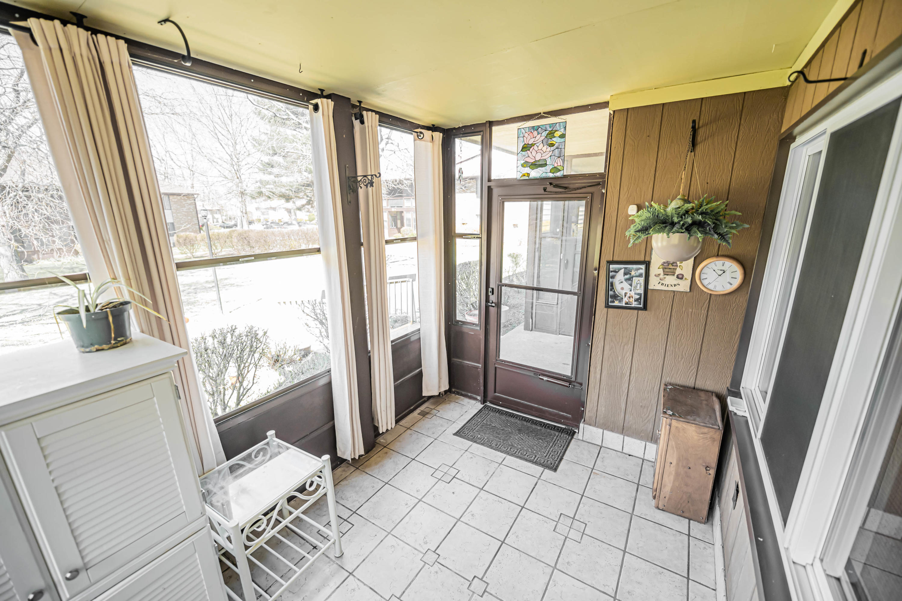 118 Amberly Drive J