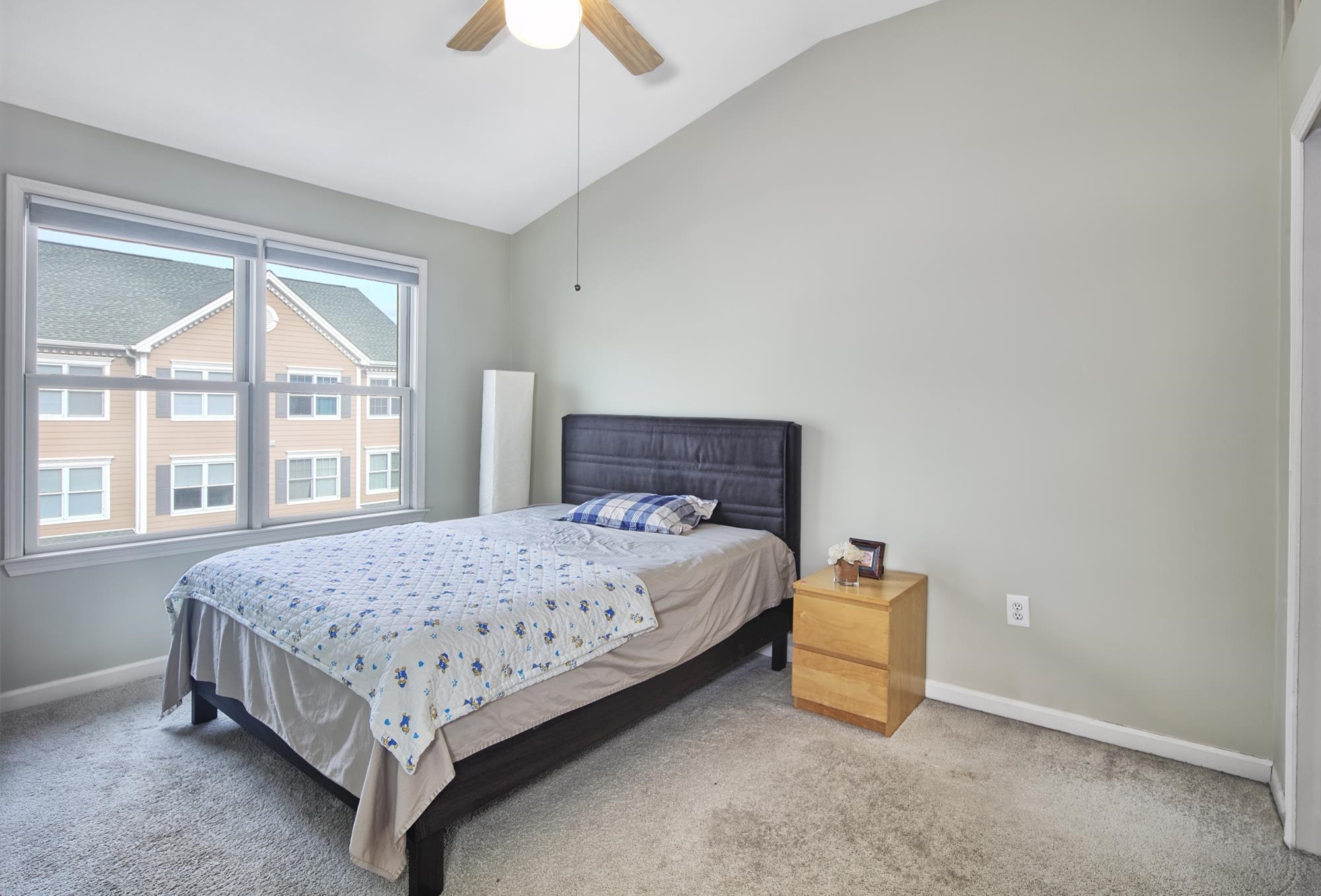 398 KINGSTON CT