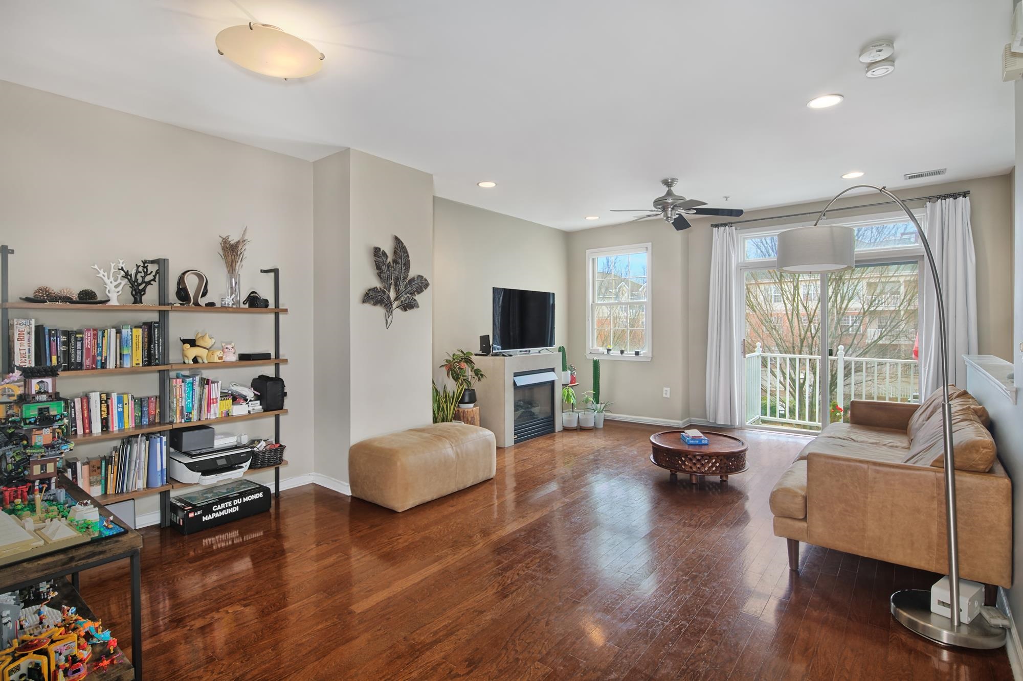 398 KINGSTON CT
