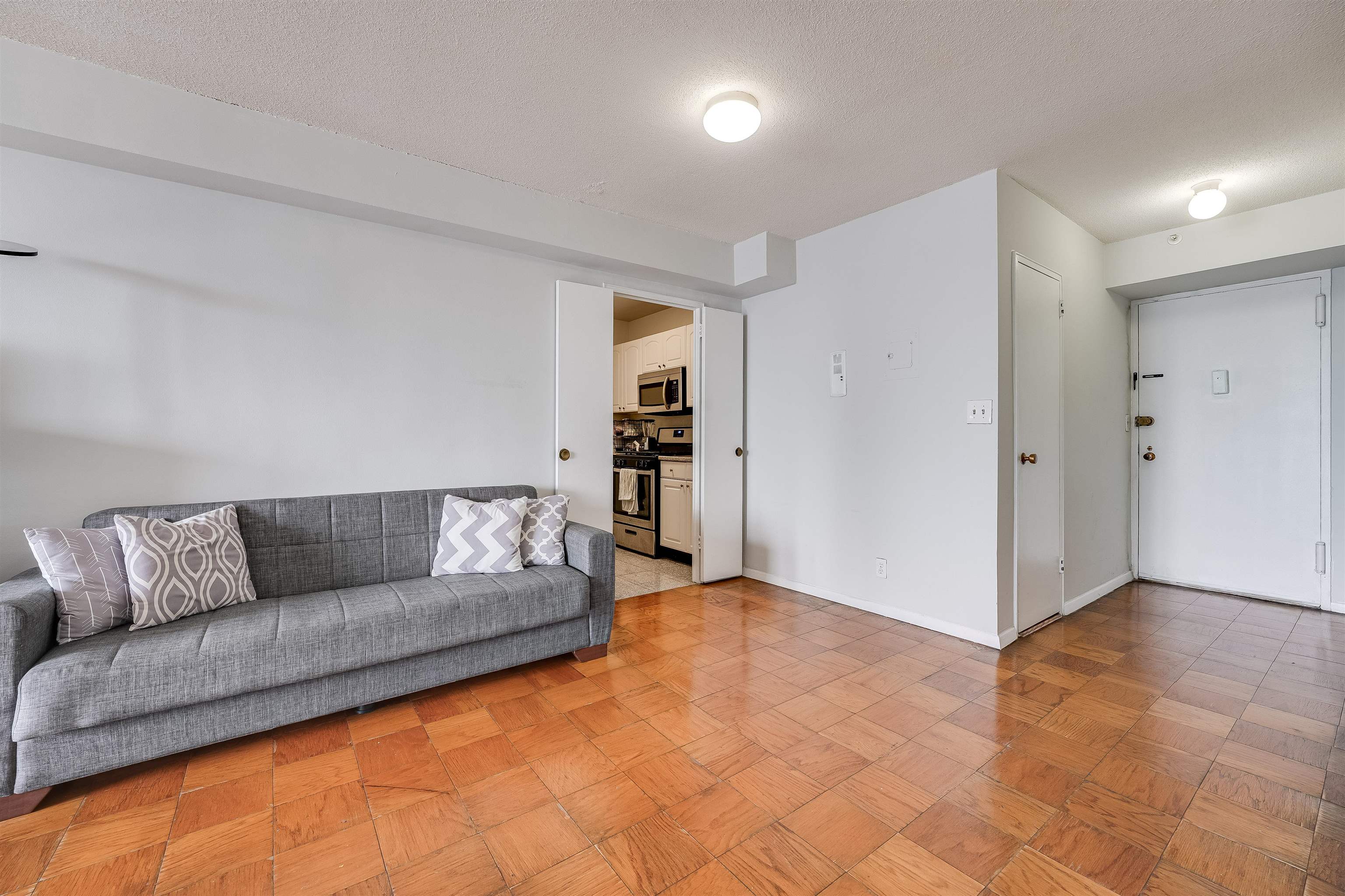 201 ST PAULS AVE Unit 17F