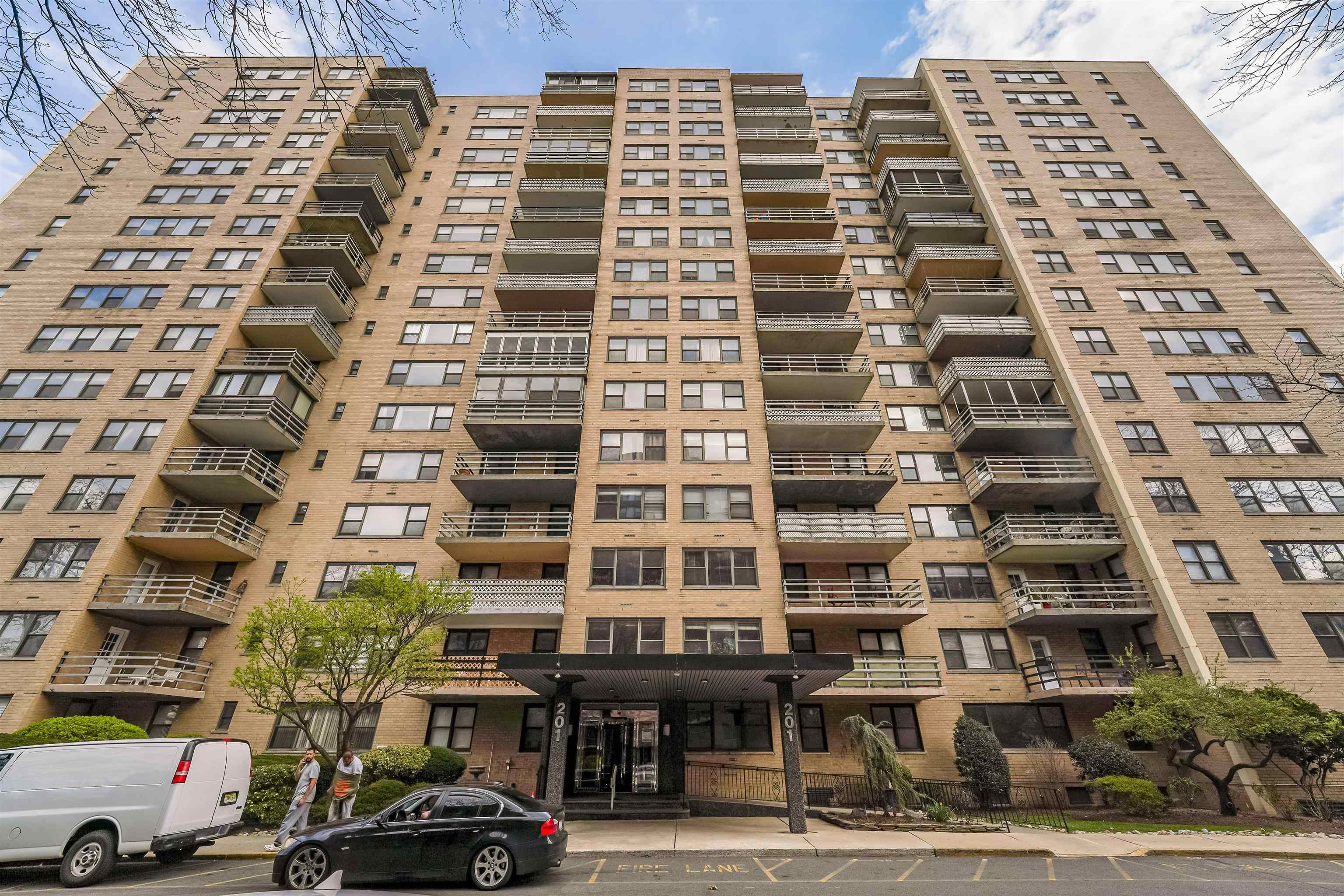 201 ST PAULS AVE Unit 17F