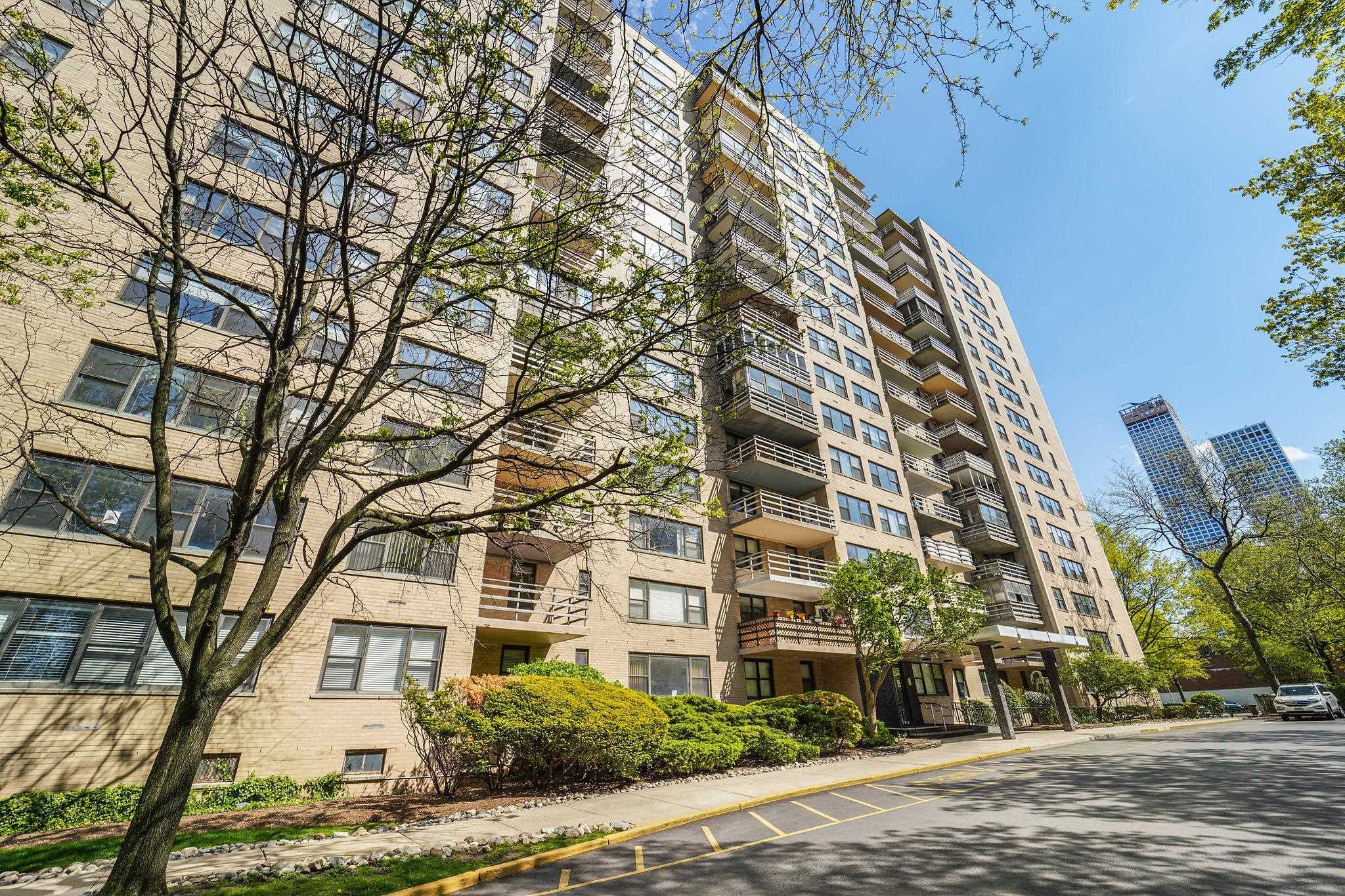 201 ST PAULS AVE Unit 17F