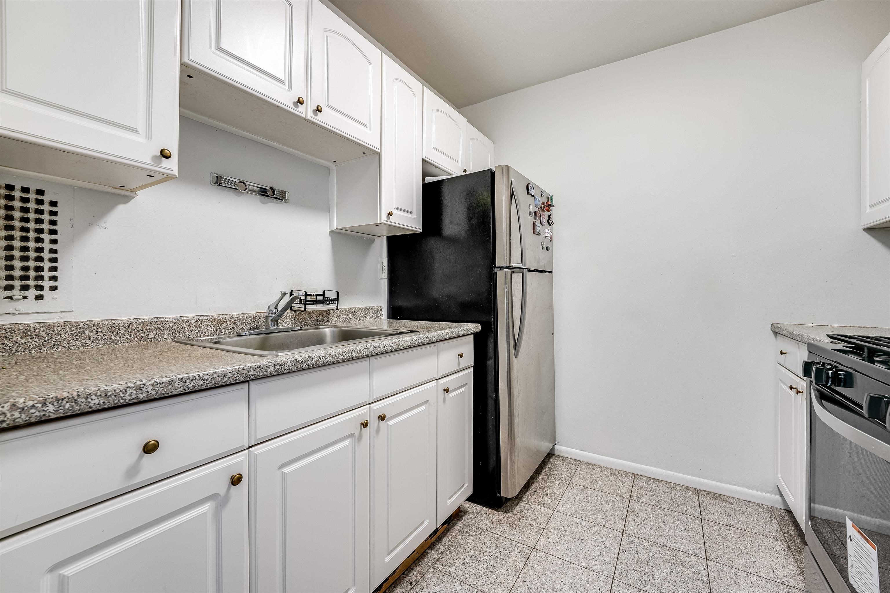 201 ST PAULS AVE Unit 17F
