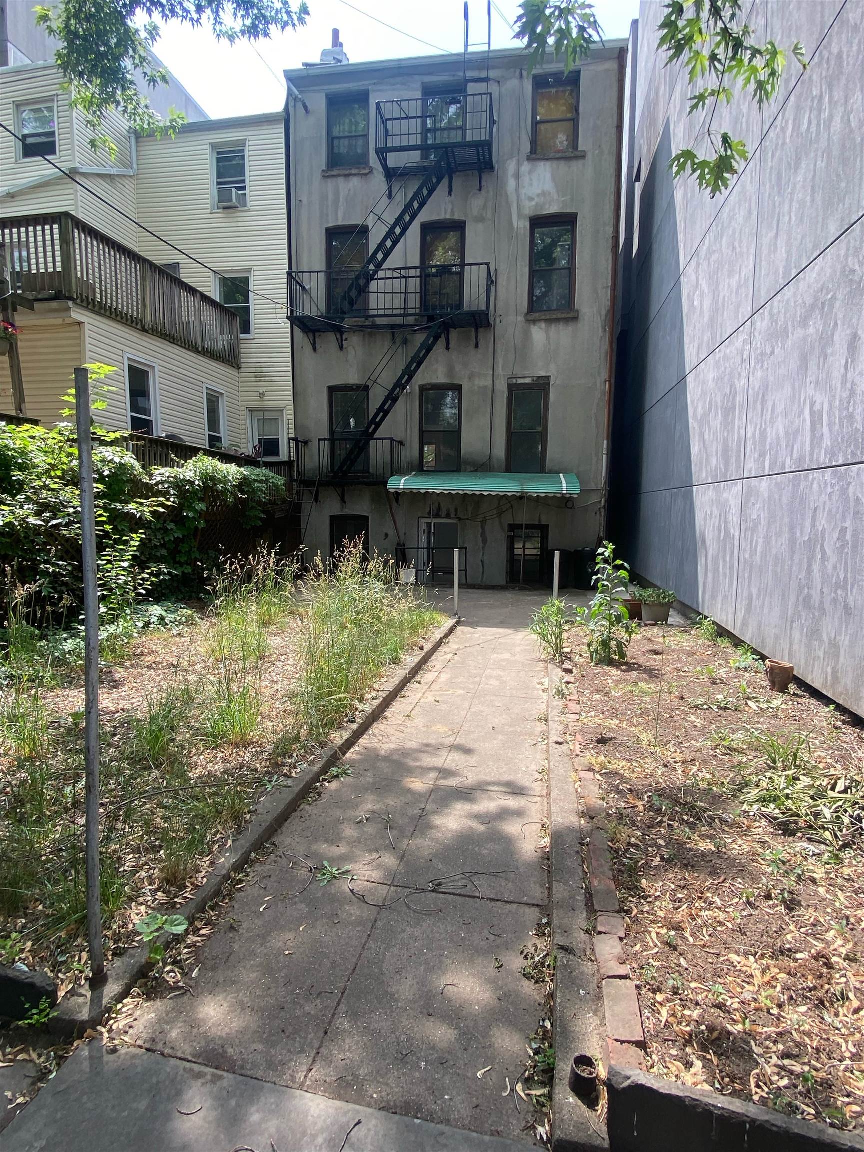 46 COLES ST