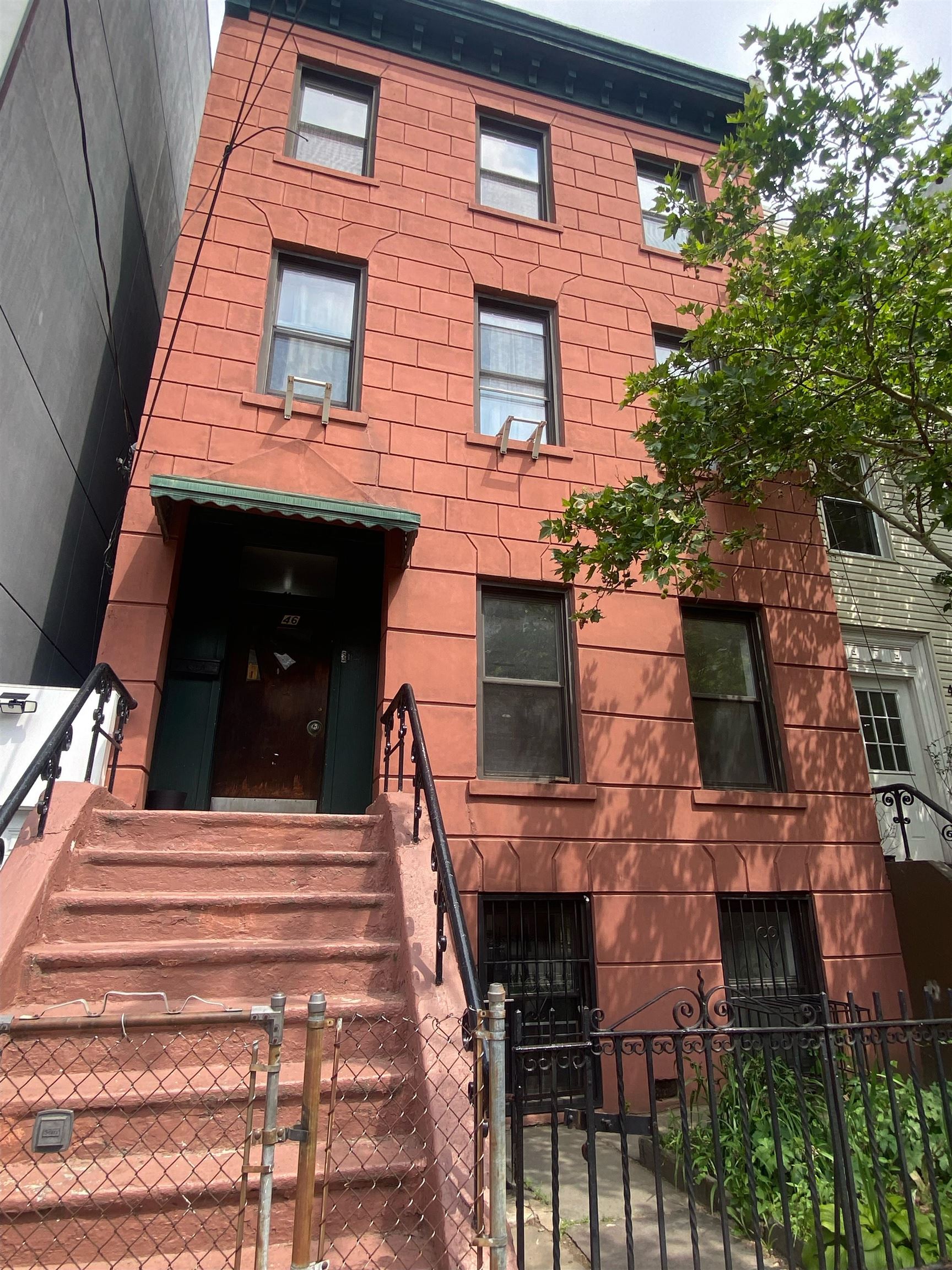 46 COLES ST