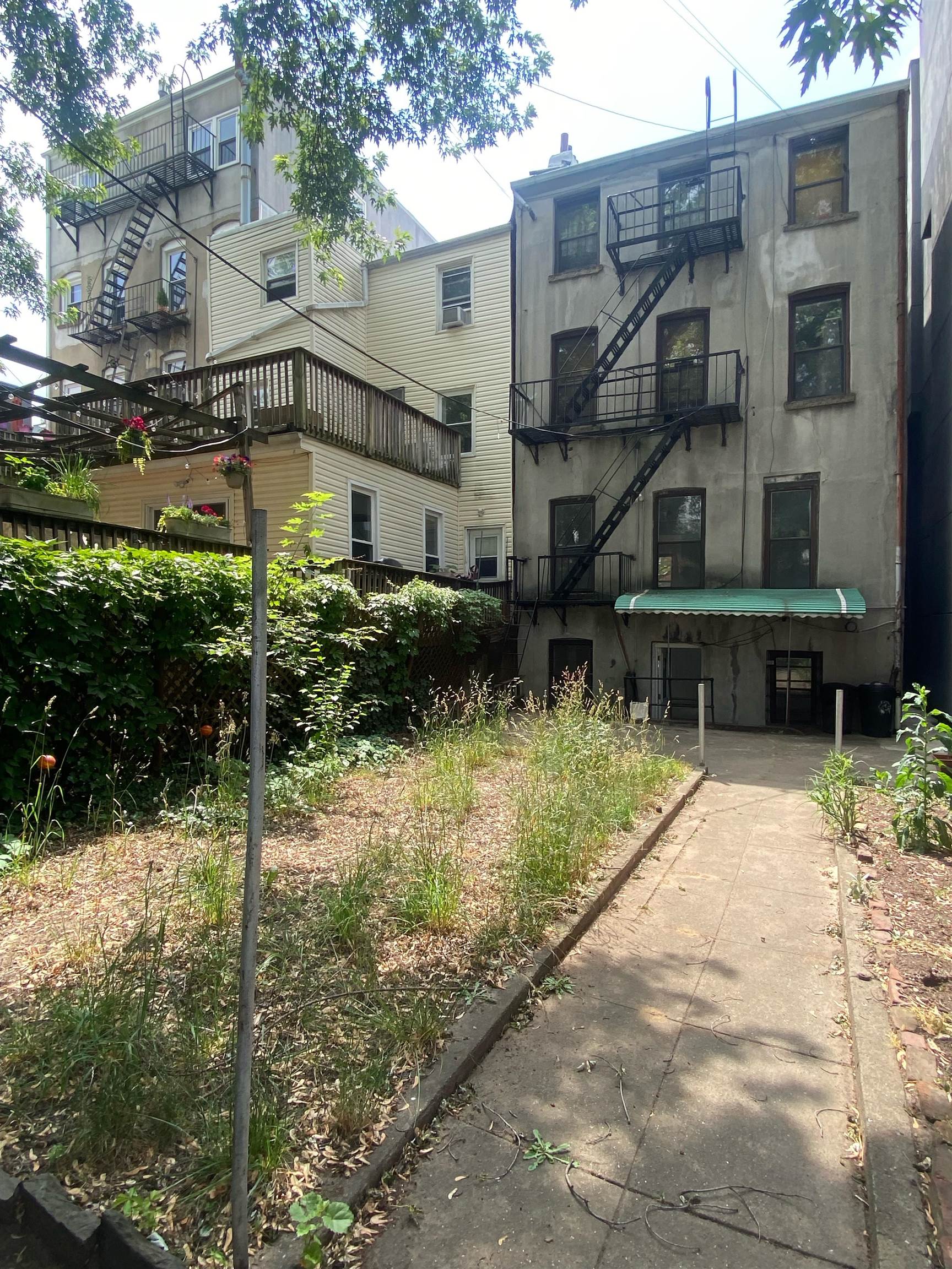 46 COLES ST