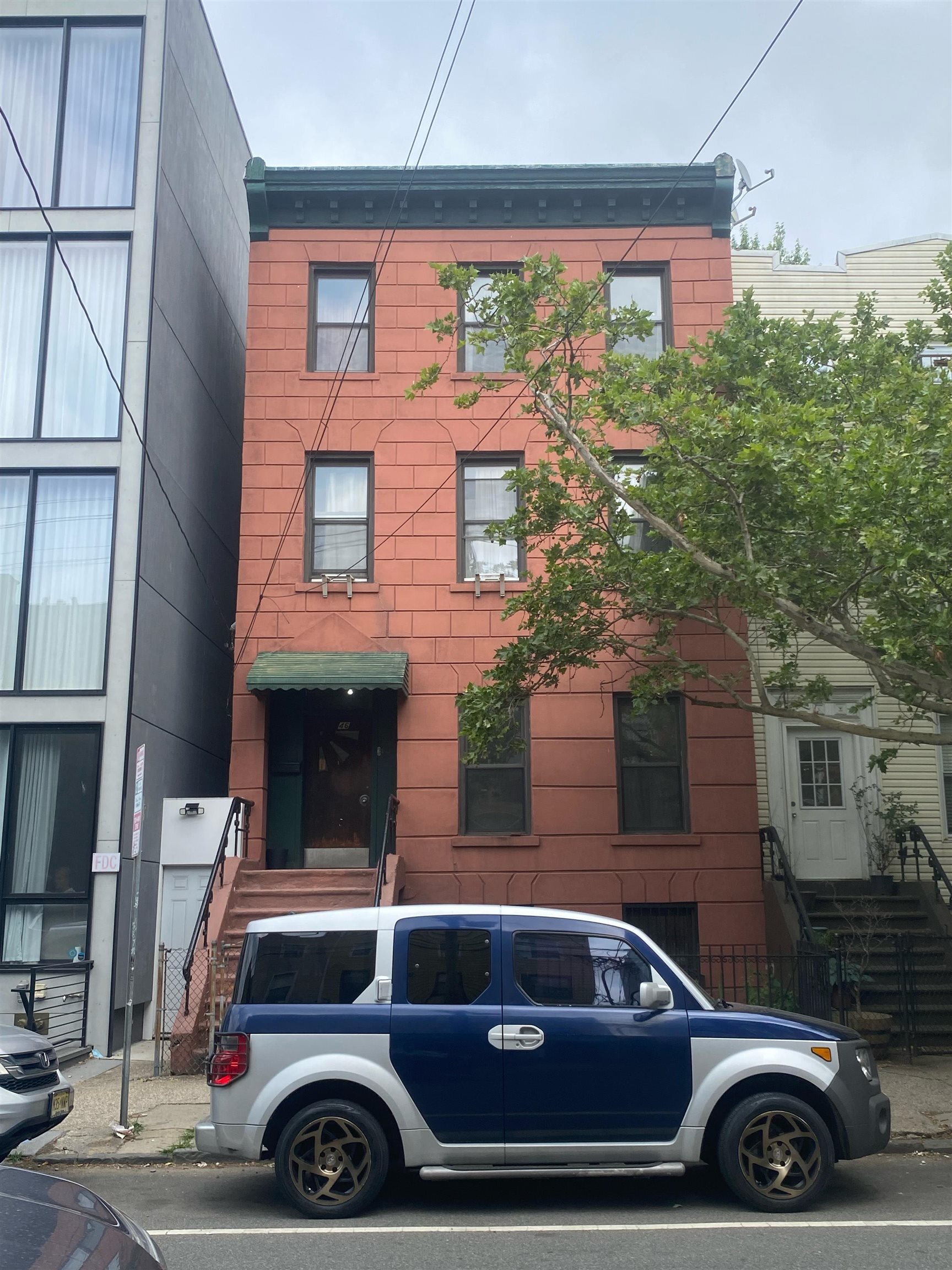 46 COLES ST