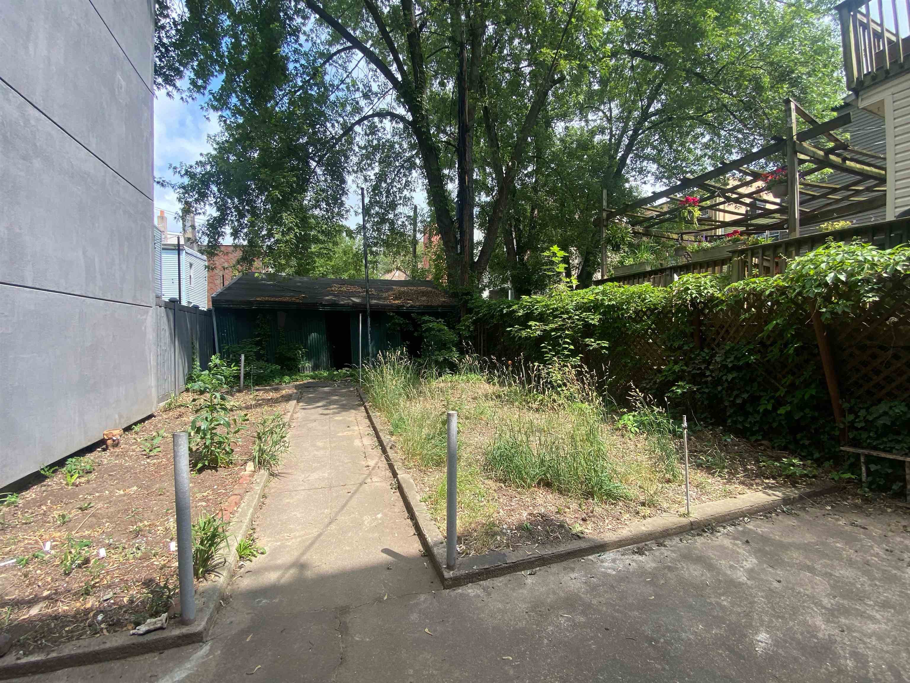 46 COLES ST