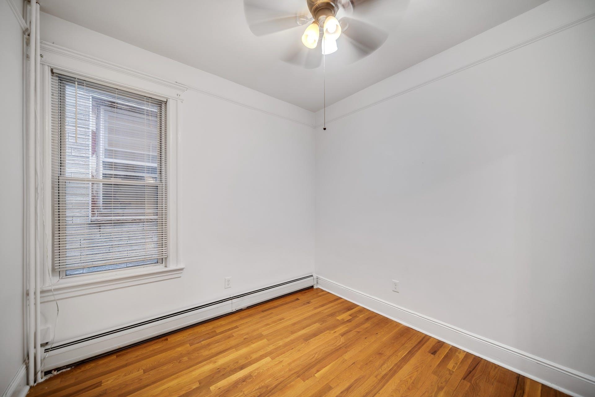 76 FULTON ST