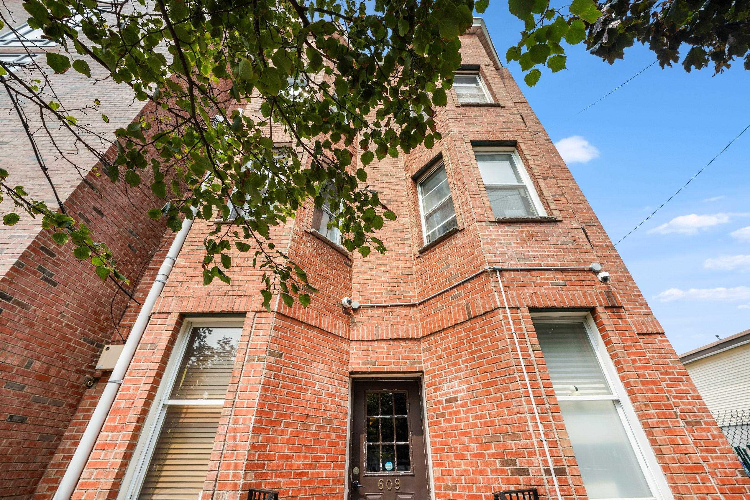 609 NEW YORK AVE Unit 2R