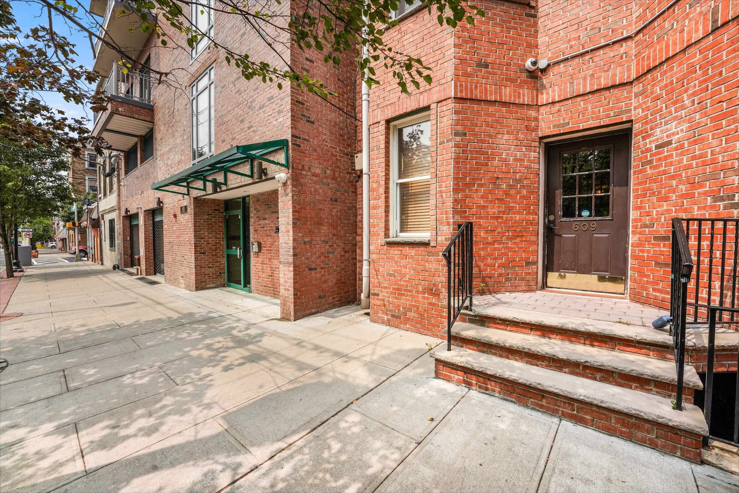 609 NEW YORK AVE Unit 2R