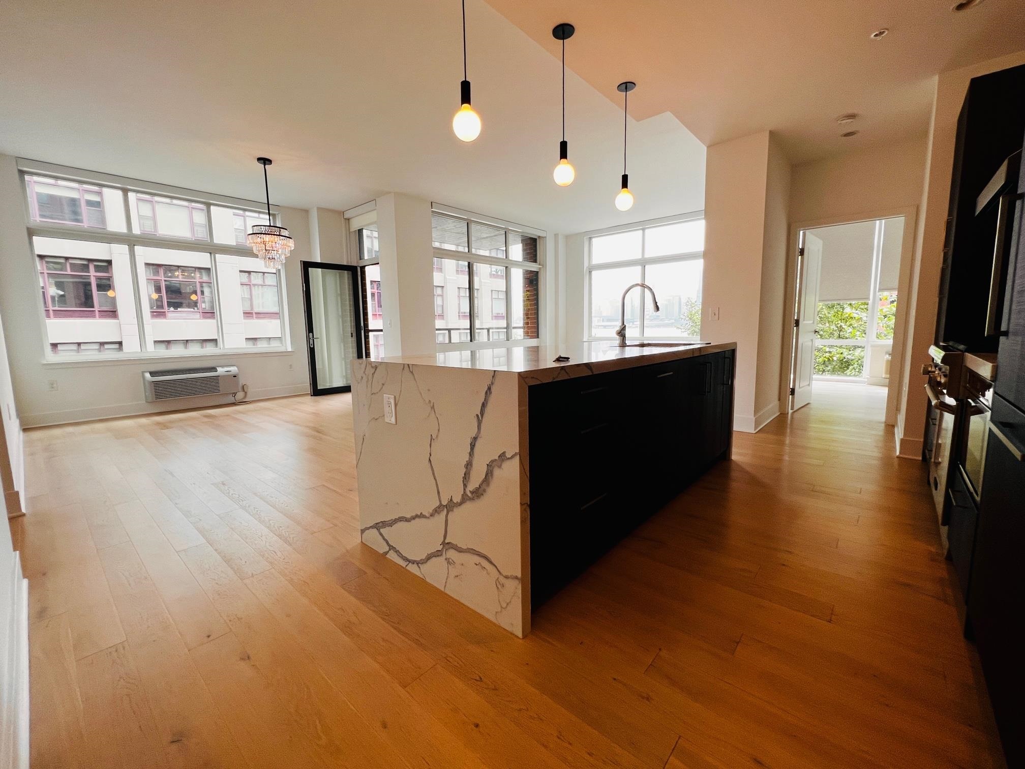 1400 HUDSON ST Unit: 302