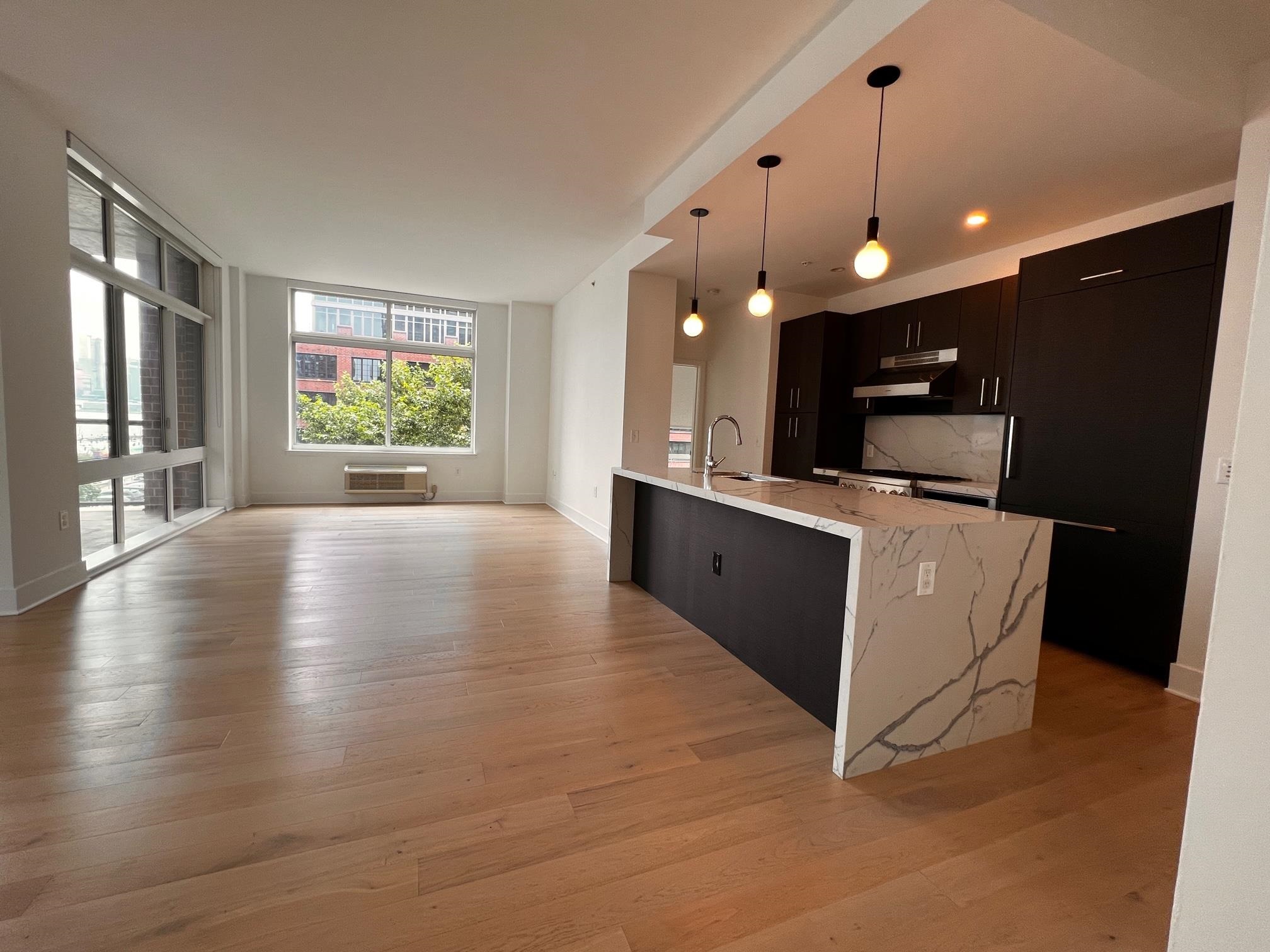 1400 HUDSON ST Unit: 302