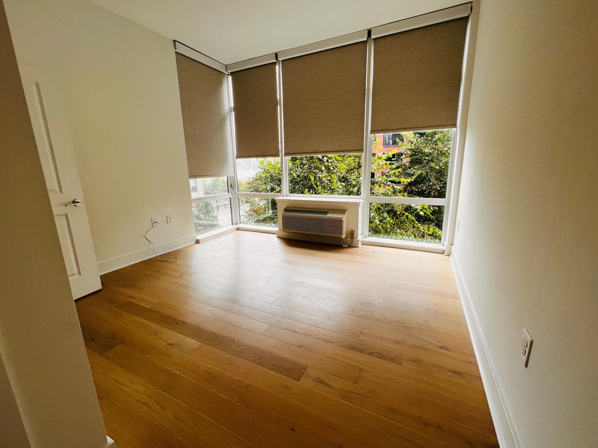 1400 HUDSON ST Unit: 302
