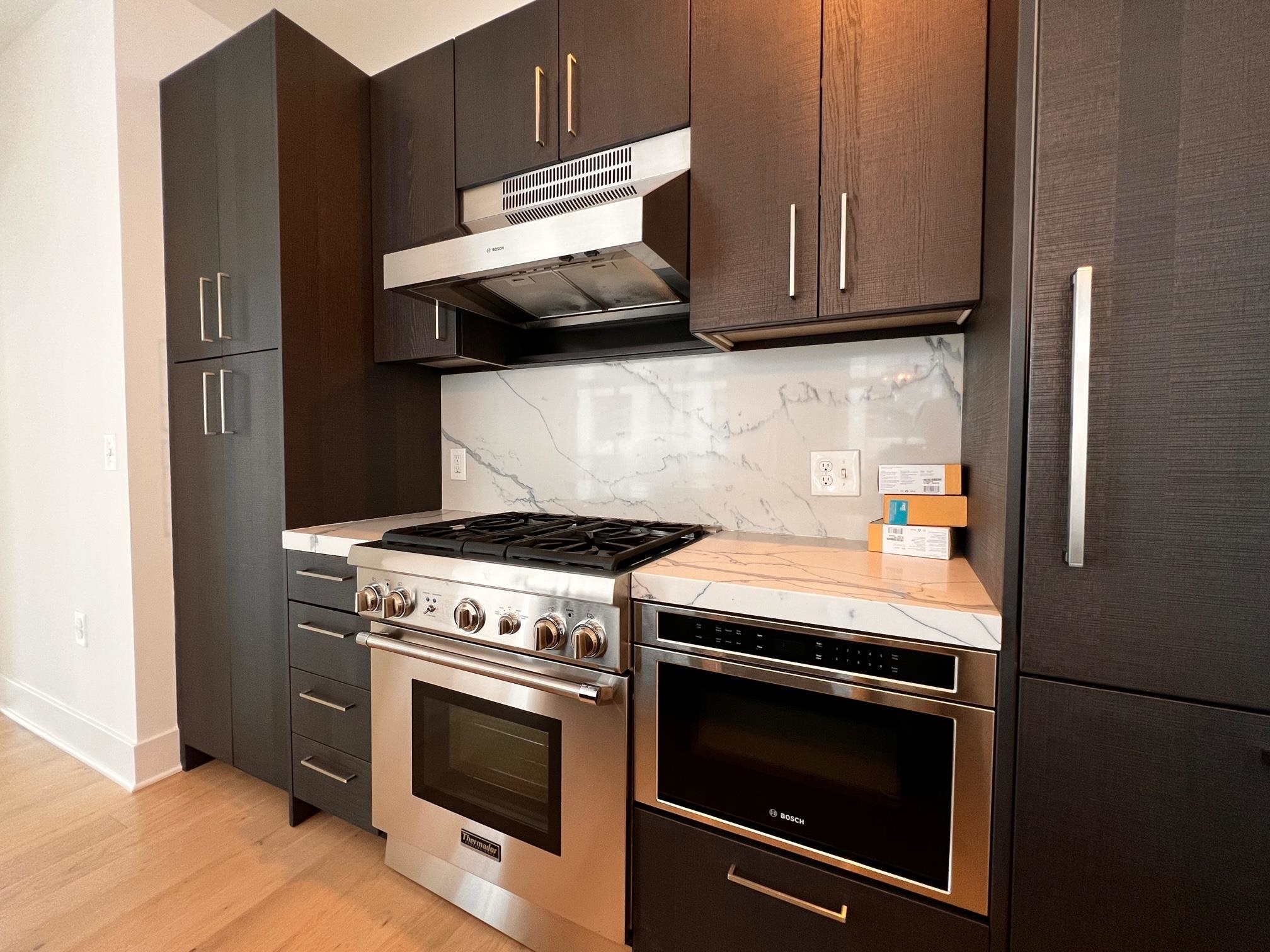 1400 HUDSON ST Unit: 302