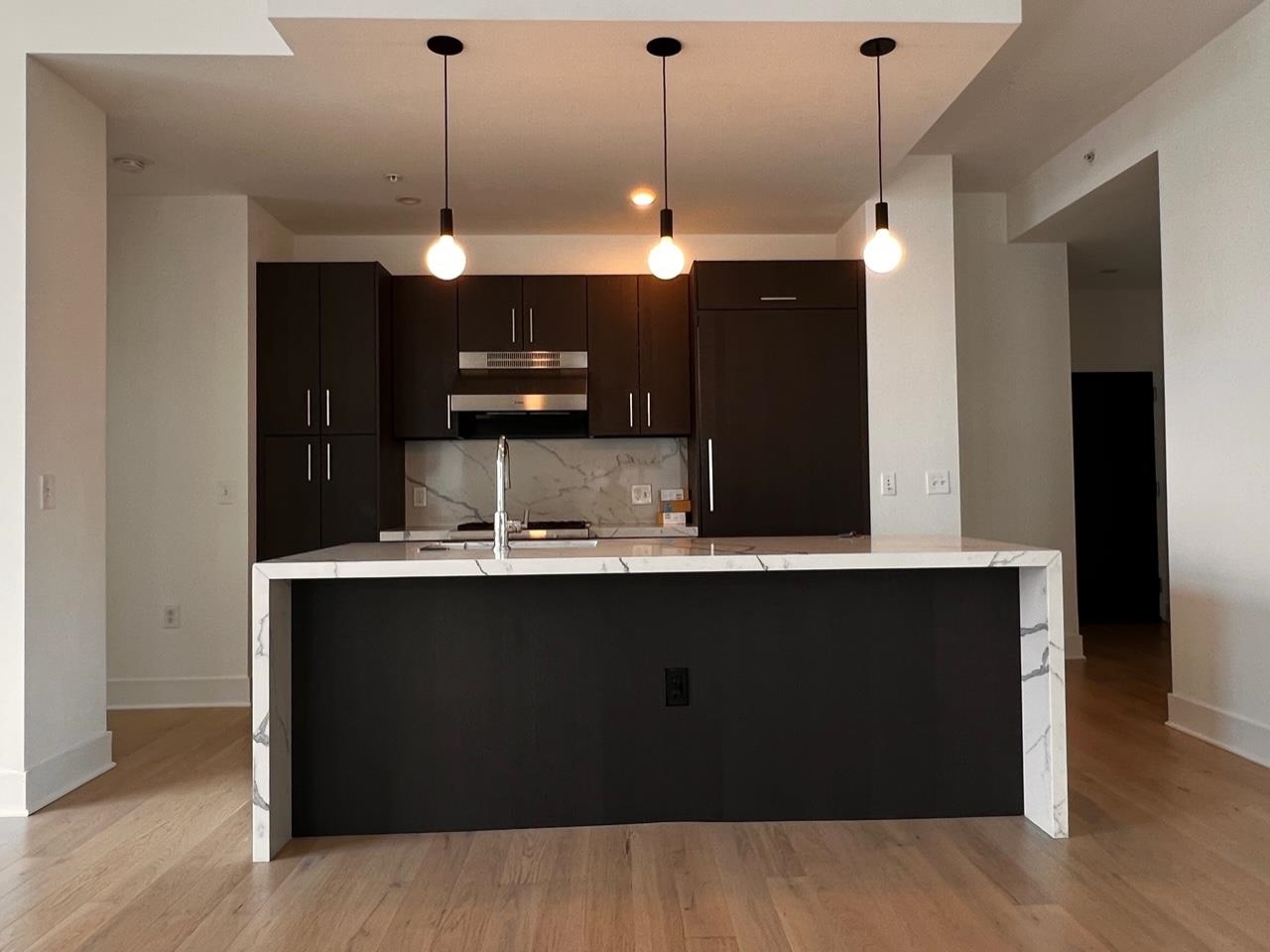 1400 HUDSON ST Unit: 302