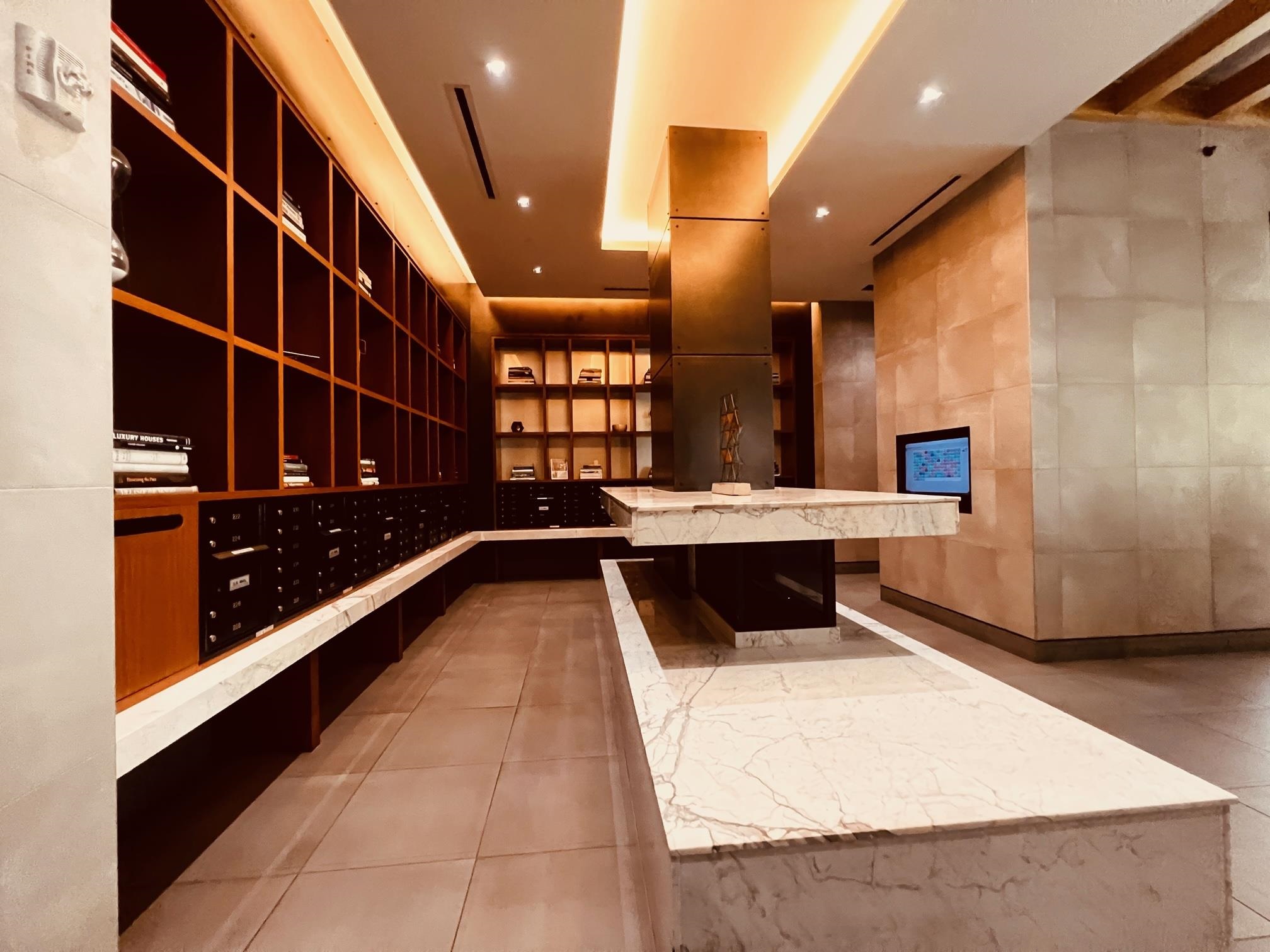 1400 HUDSON ST Unit: 302