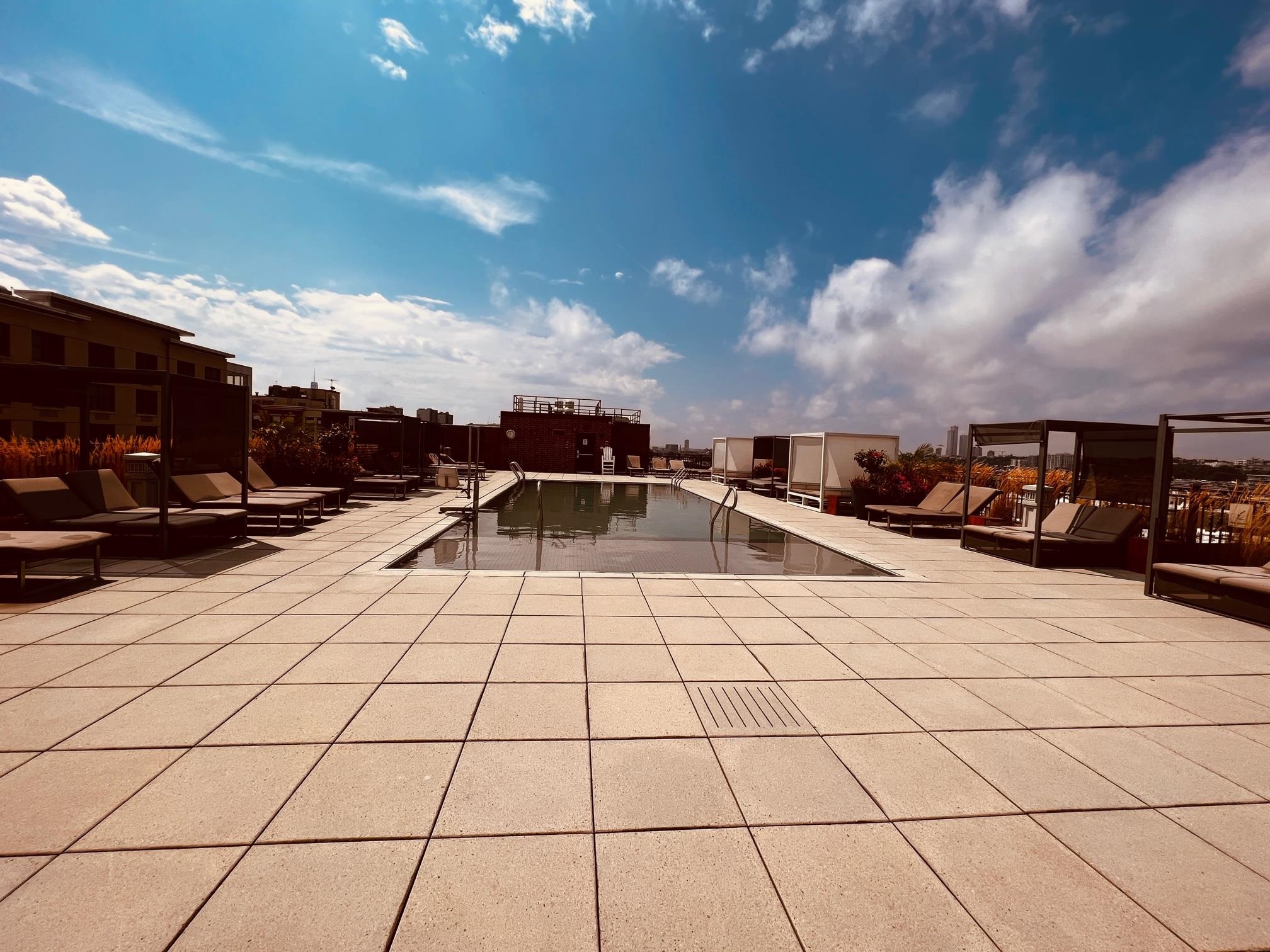 1400 HUDSON ST Unit: 302