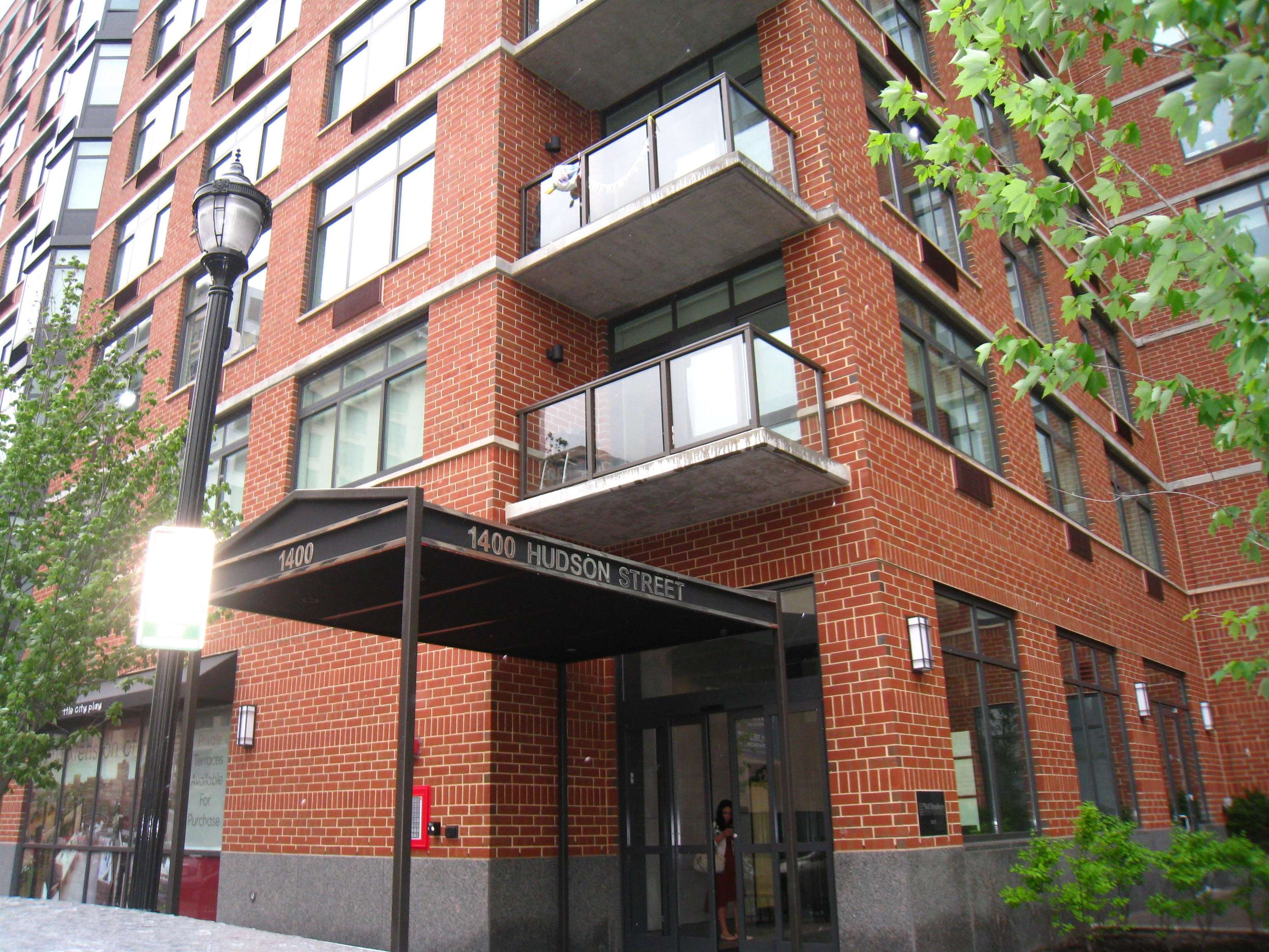 1400 HUDSON ST Unit: 302