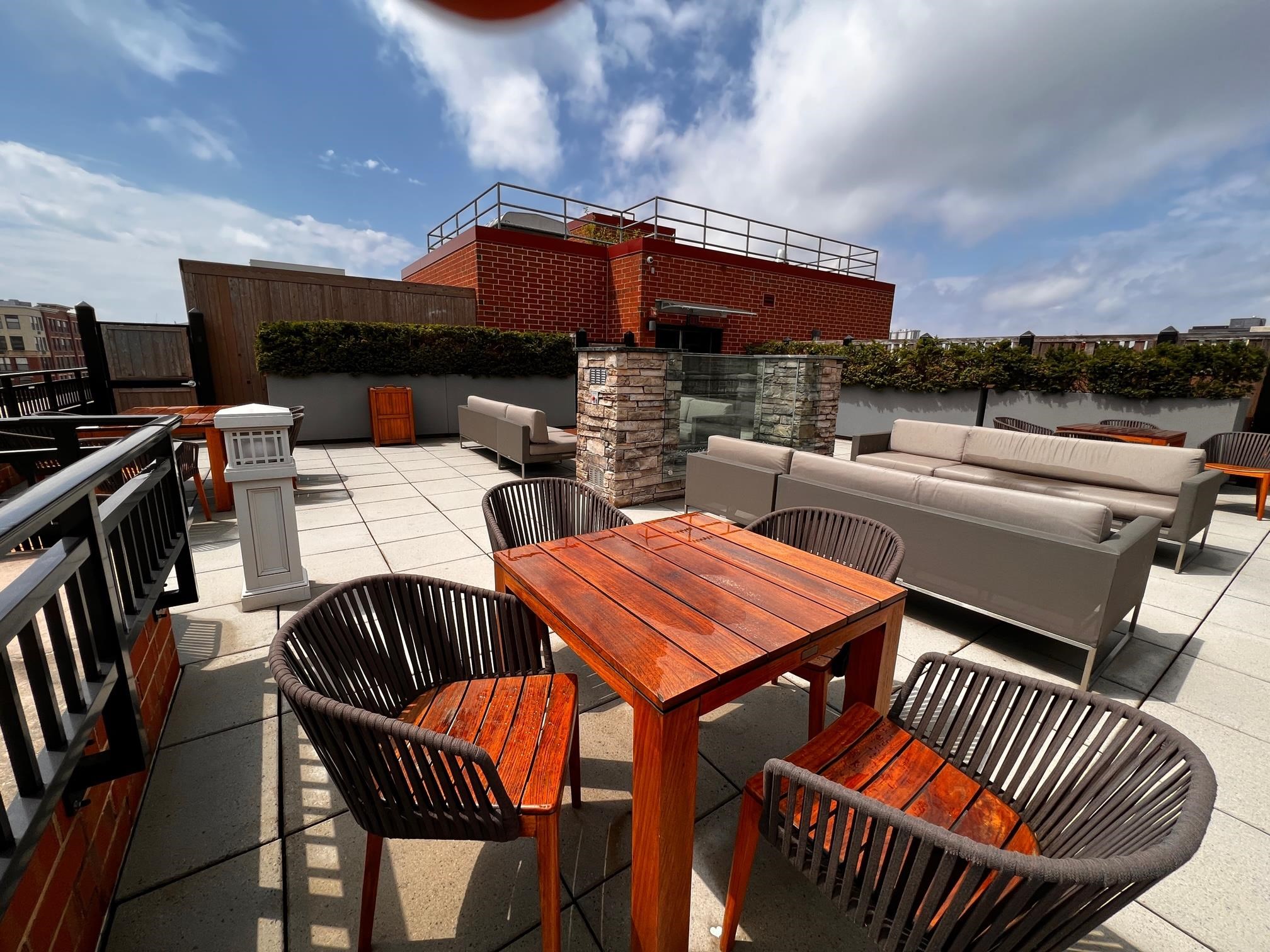 1400 HUDSON ST Unit: 302