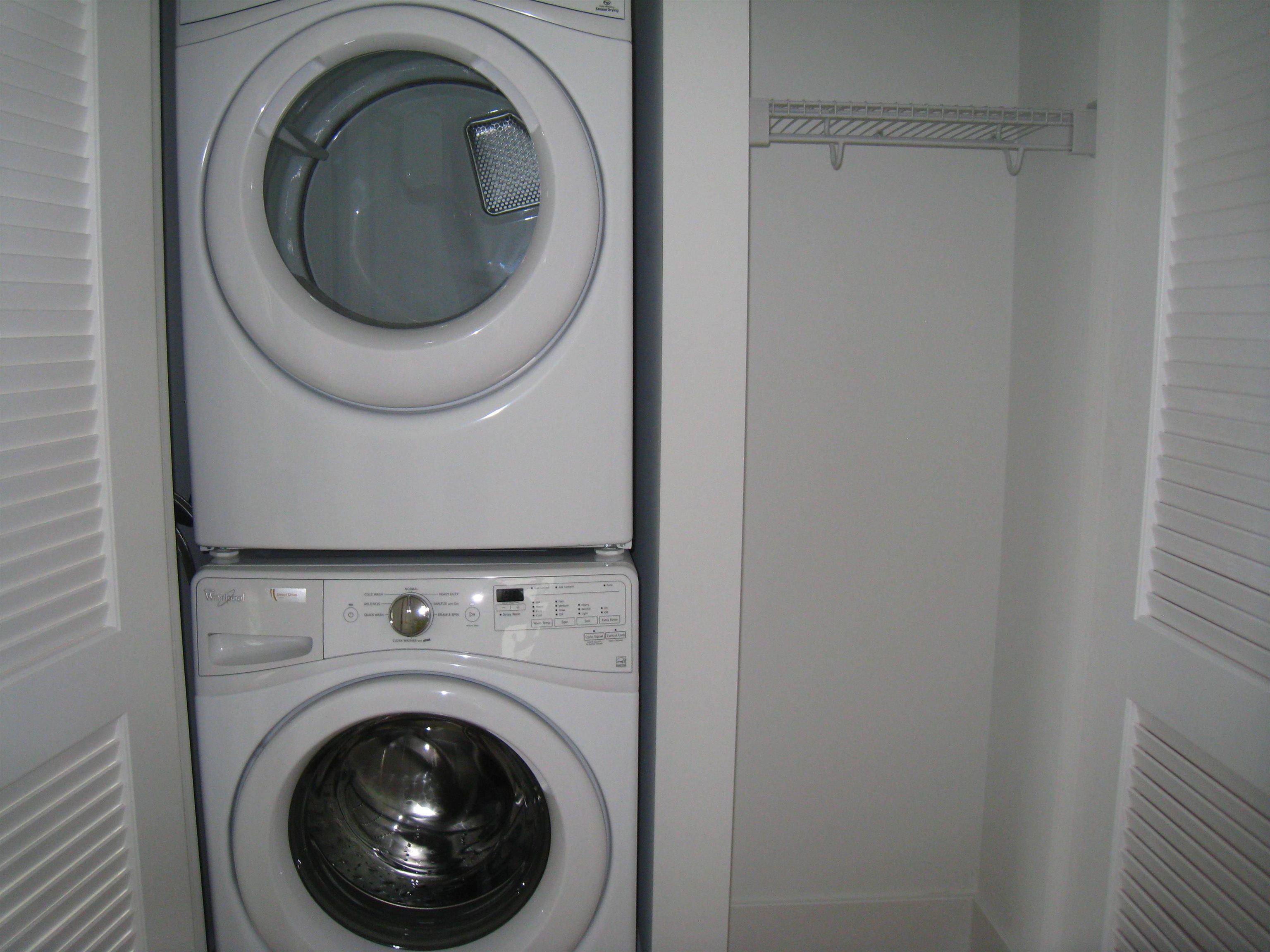 1400 HUDSON ST Unit: 302
