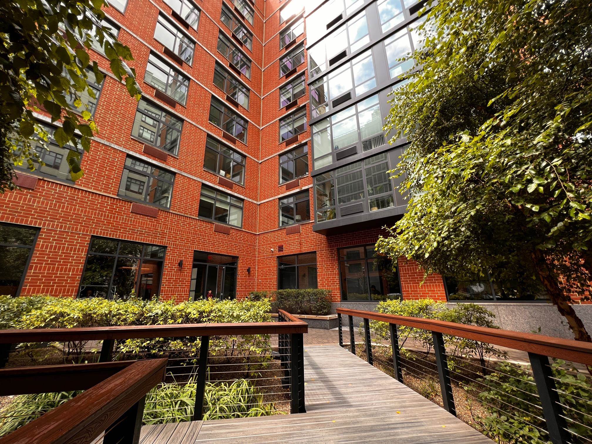 1400 HUDSON ST Unit: 302