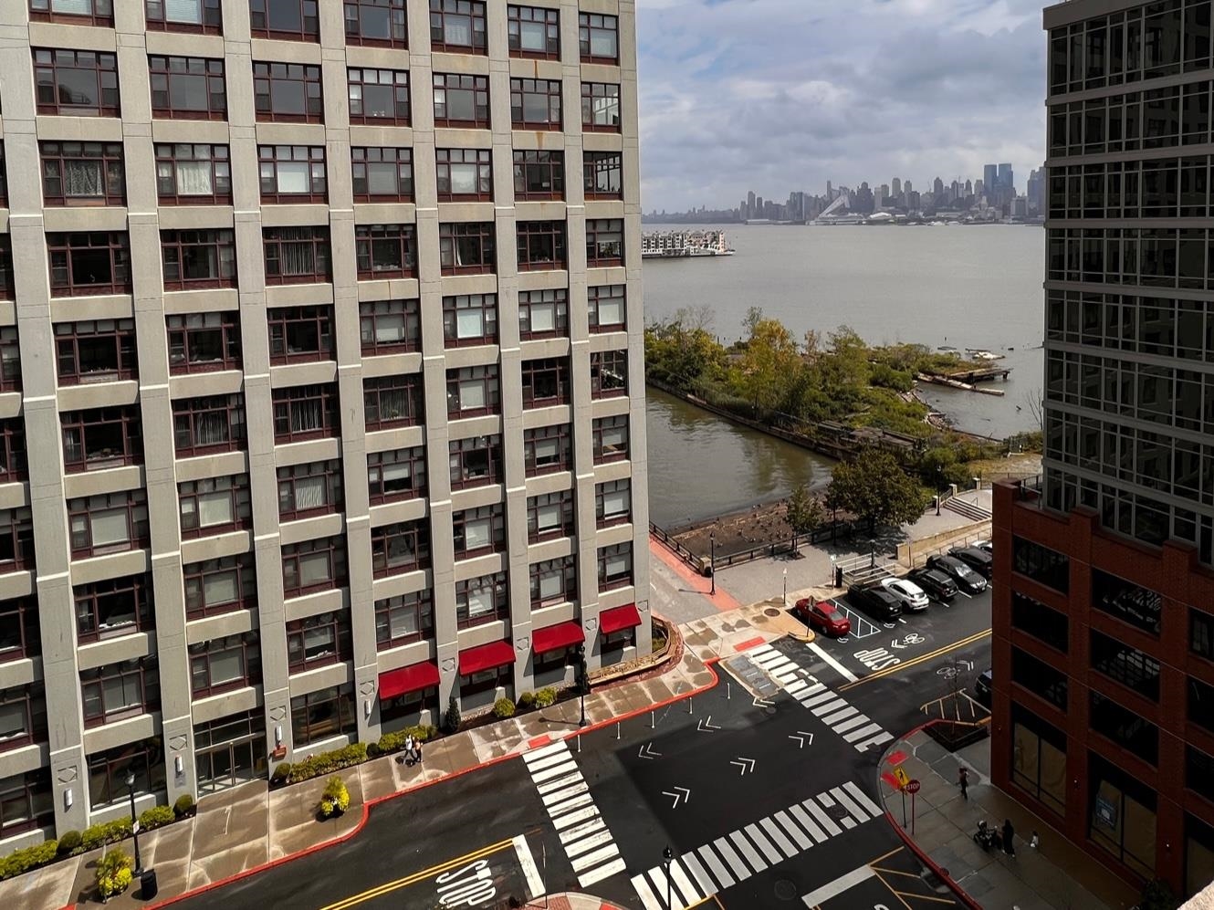 1400 HUDSON ST Unit: 302