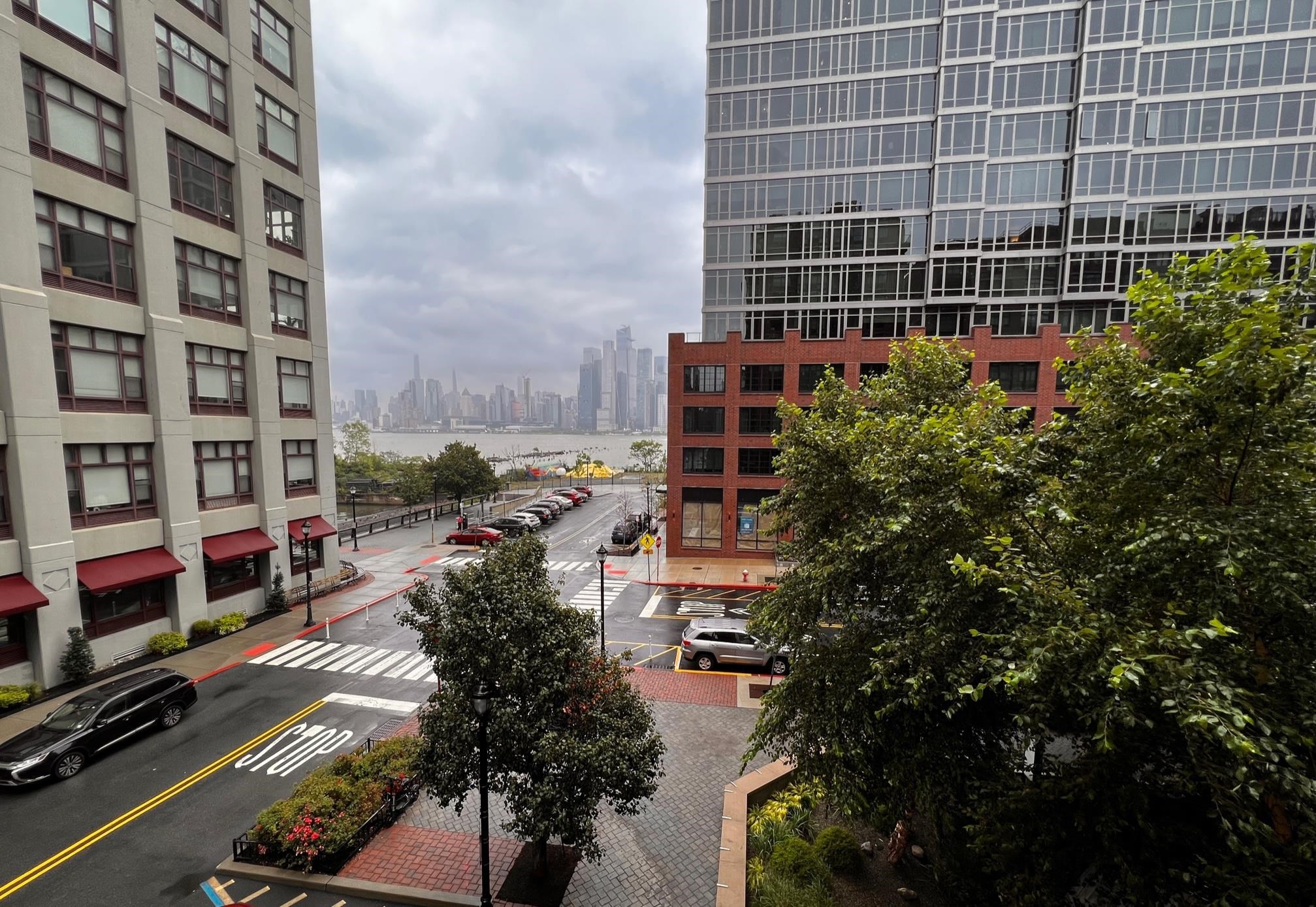 1400 HUDSON ST Unit: 302