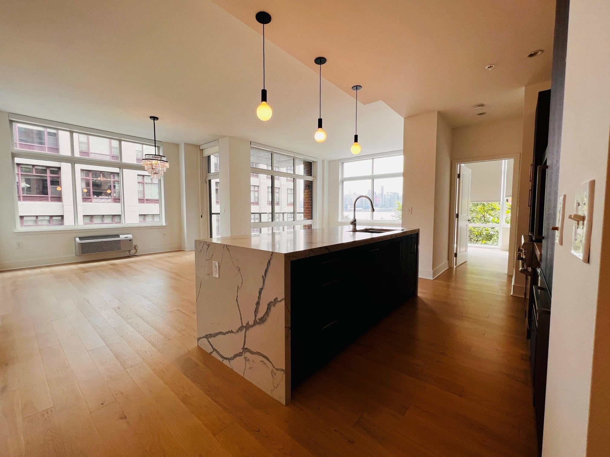 1400 HUDSON ST Unit: 302