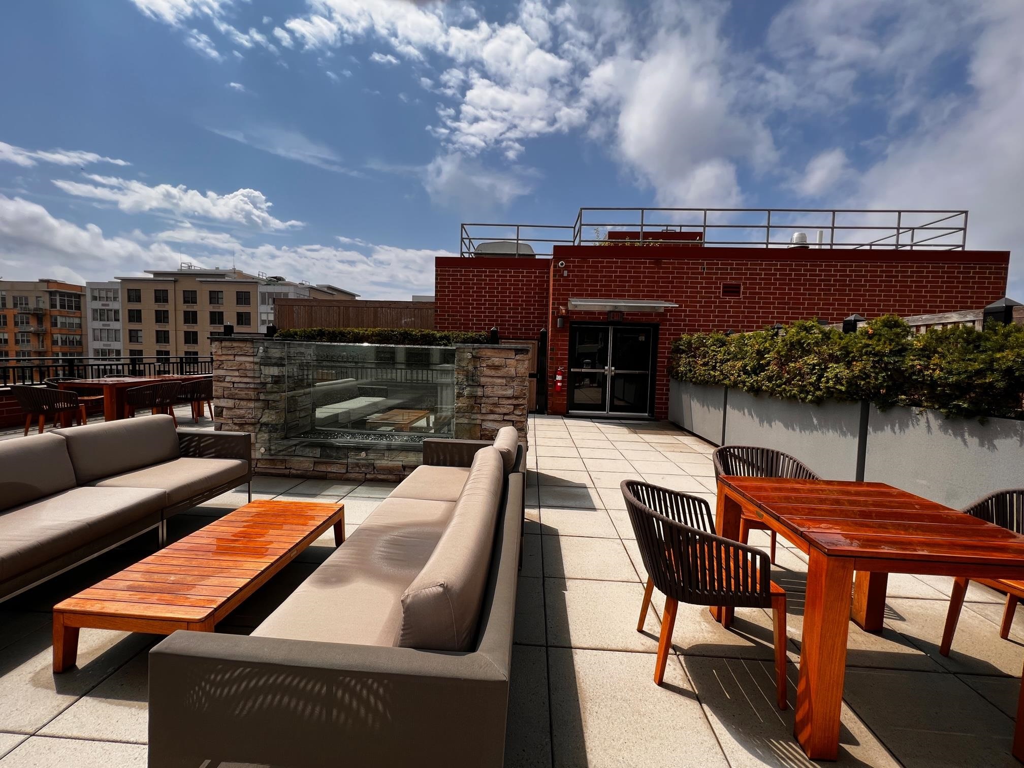 1400 HUDSON ST Unit: 302
