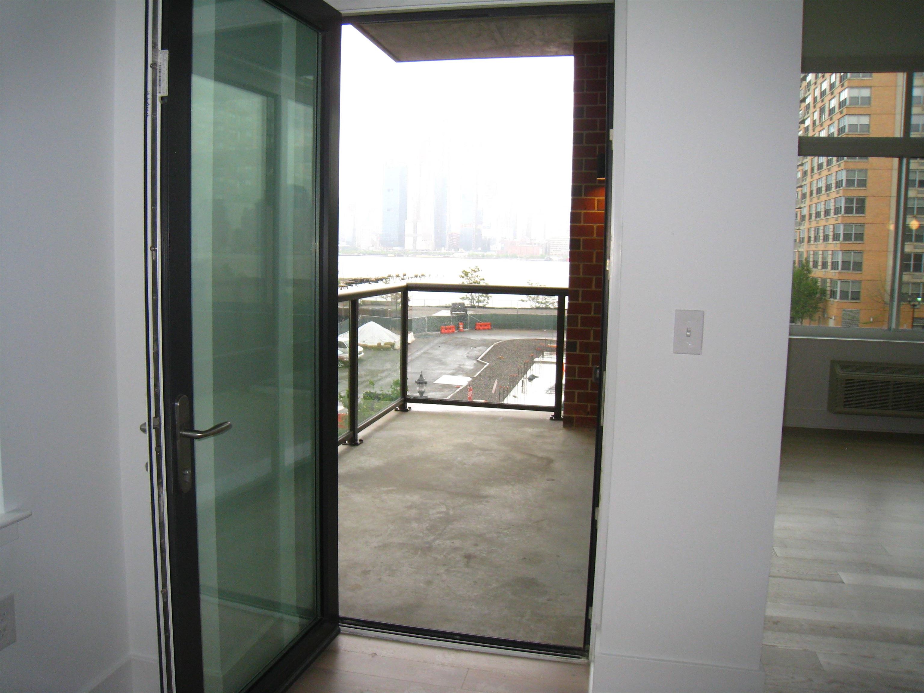 1400 HUDSON ST Unit: 302