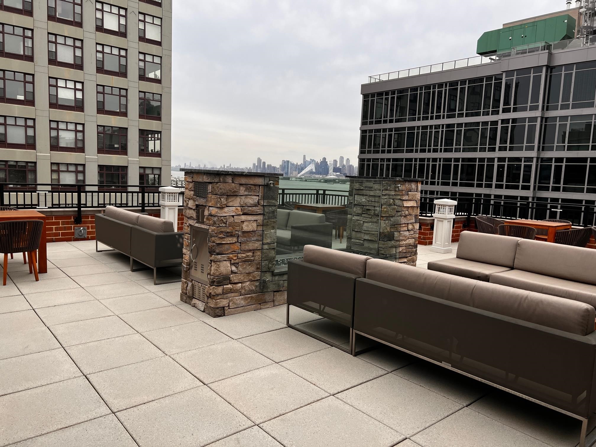 1400 HUDSON ST Unit: 302
