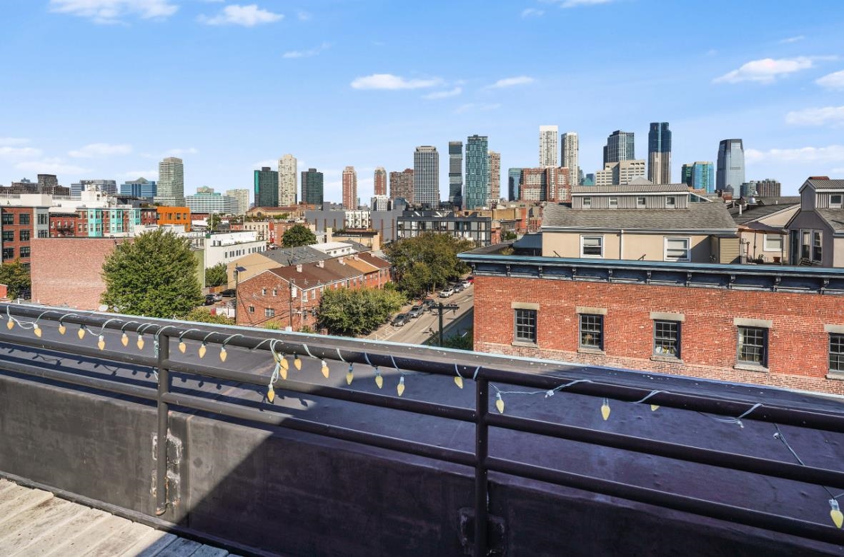 341 MONMOUTH ST Unit 402D