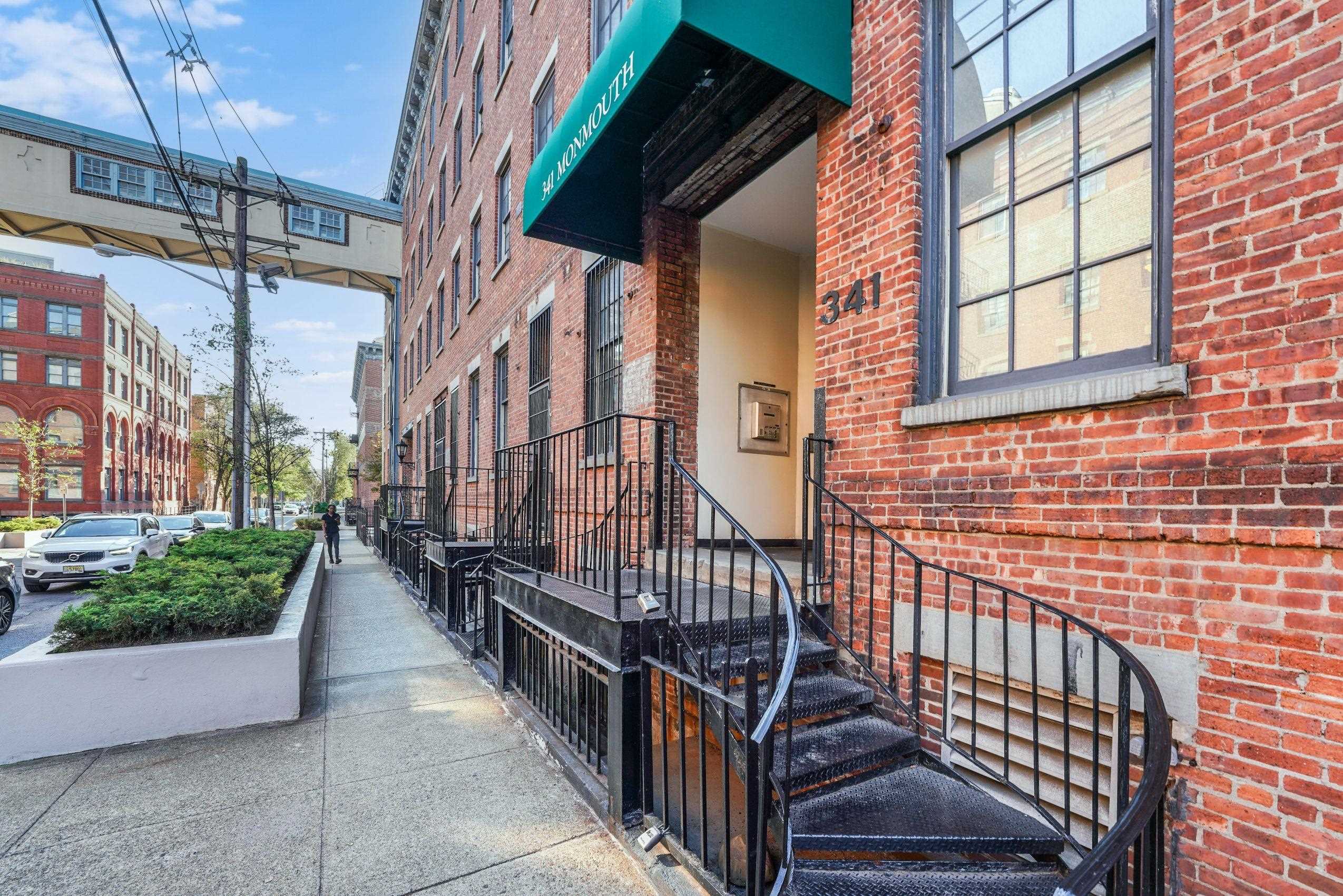 341 MONMOUTH ST Unit 402D