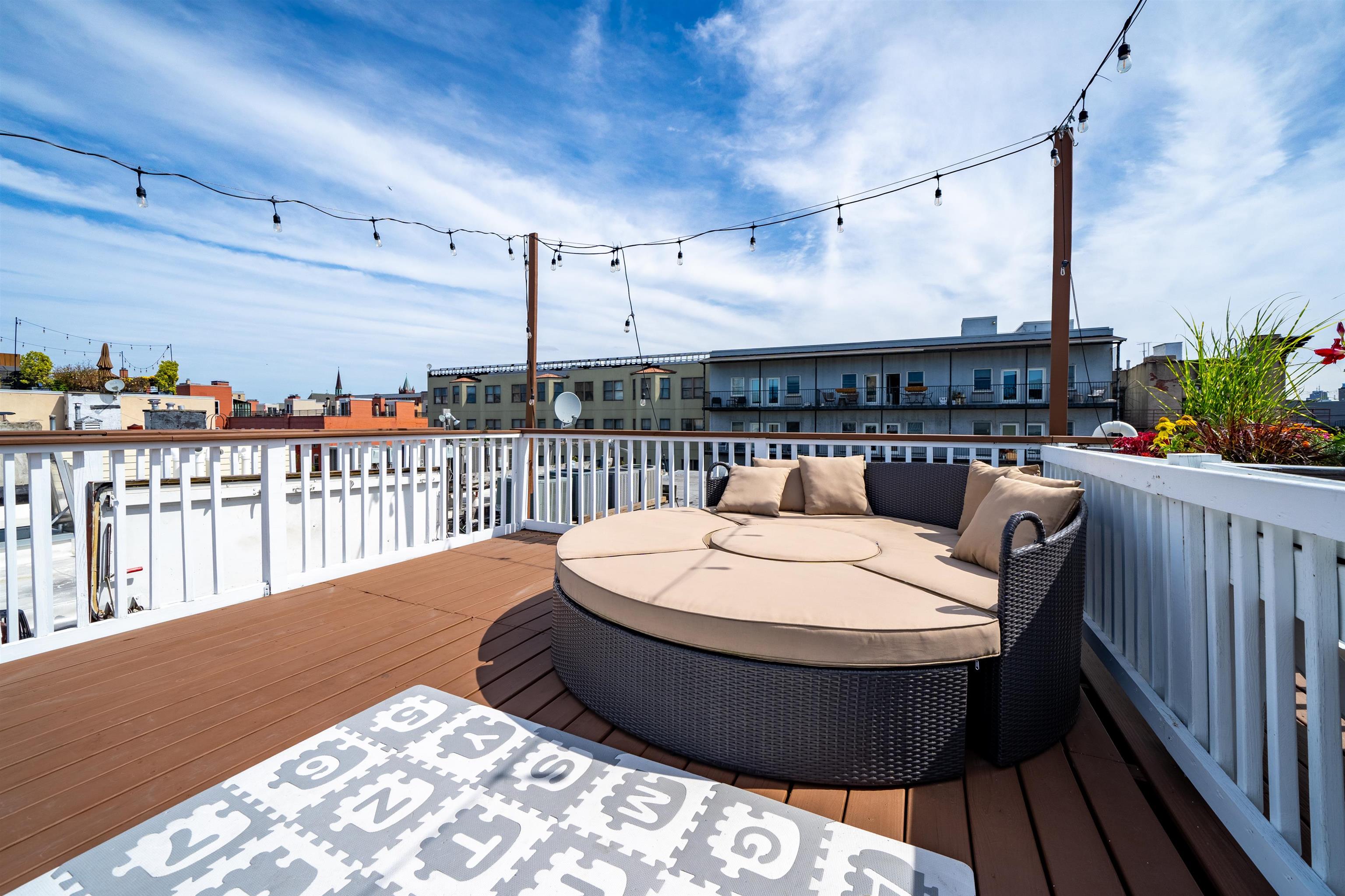 205 ADAMS ST Unit: 4