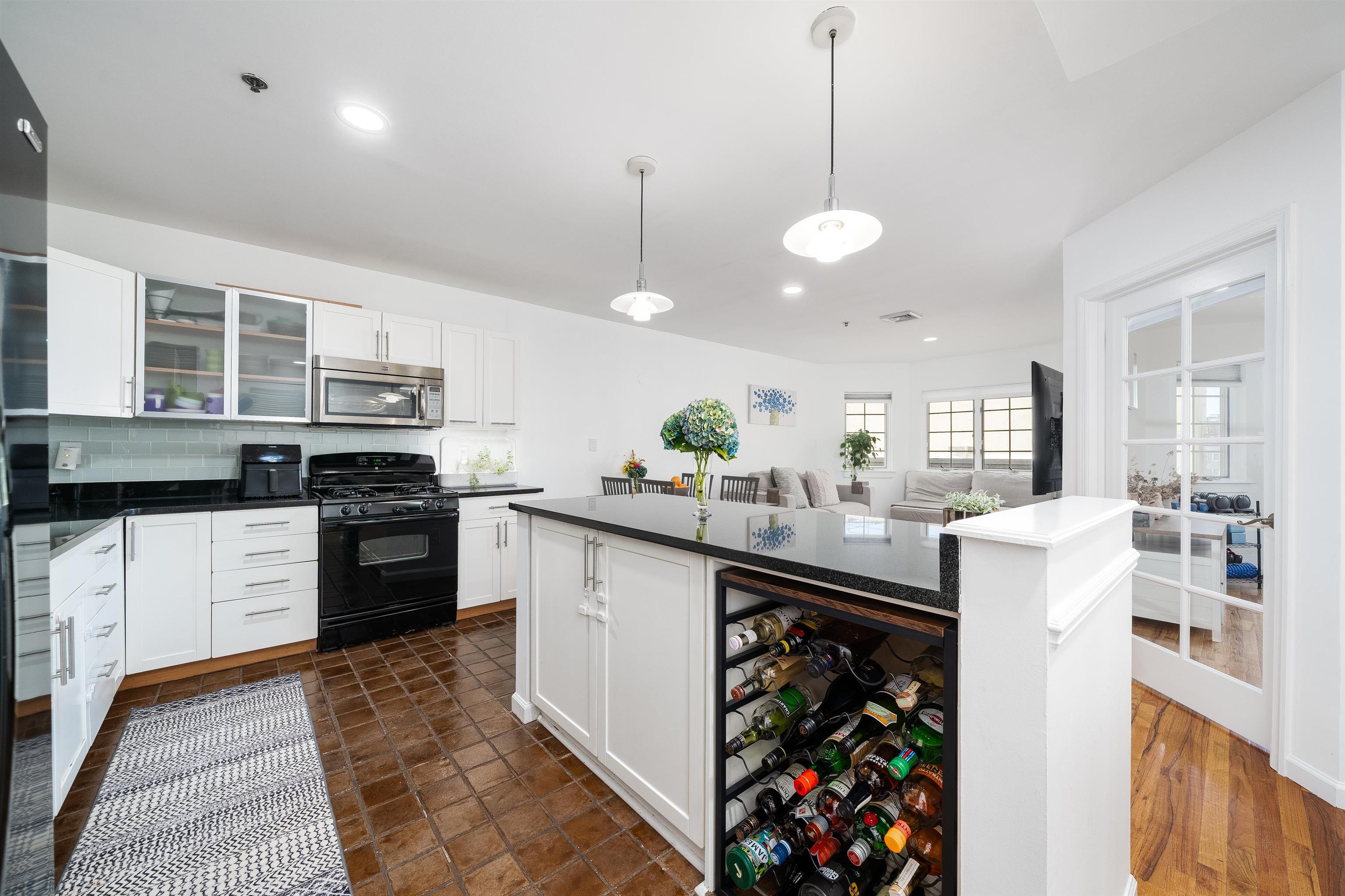 205 ADAMS ST Unit: 4