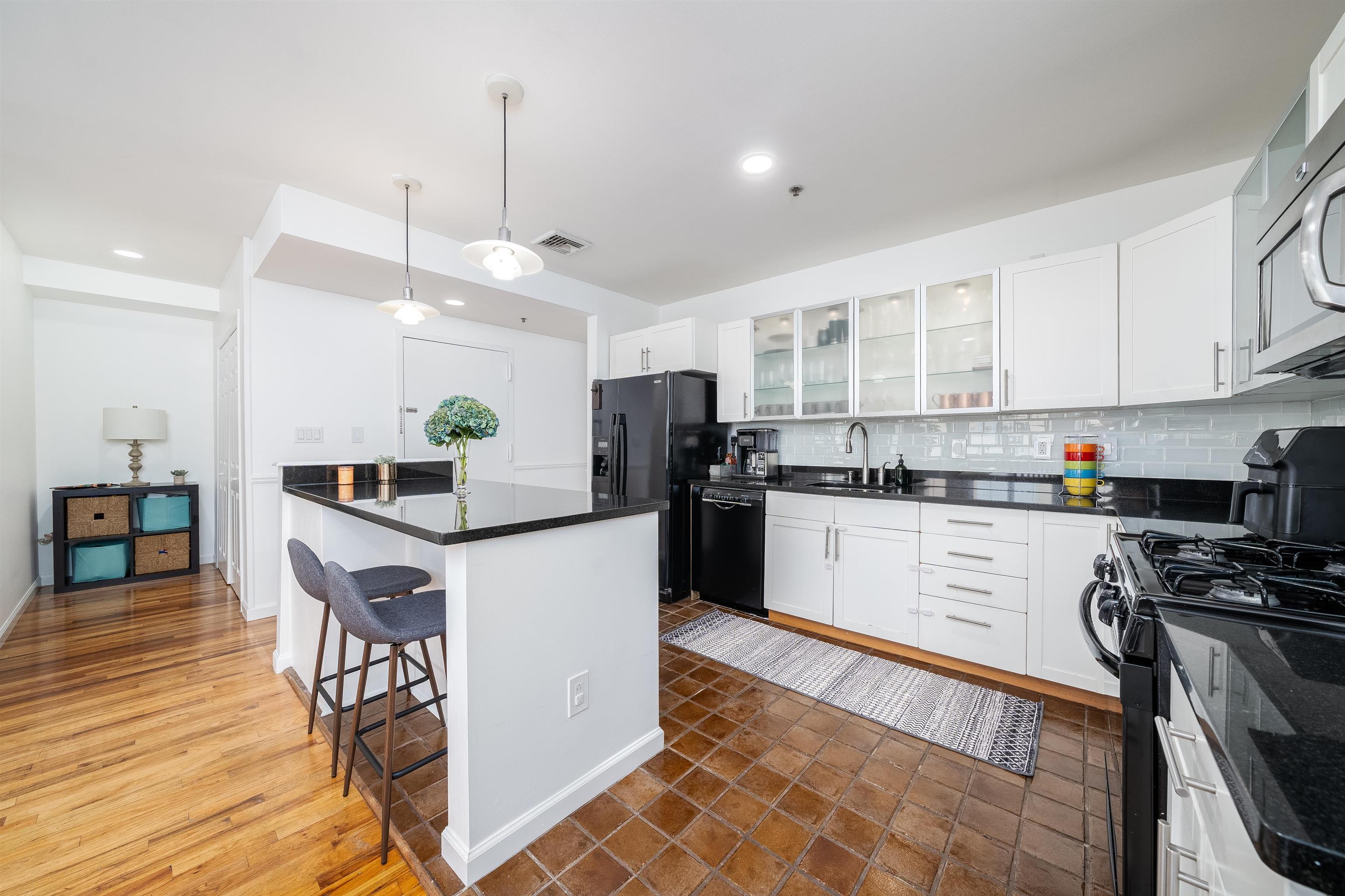 205 ADAMS ST Unit: 4