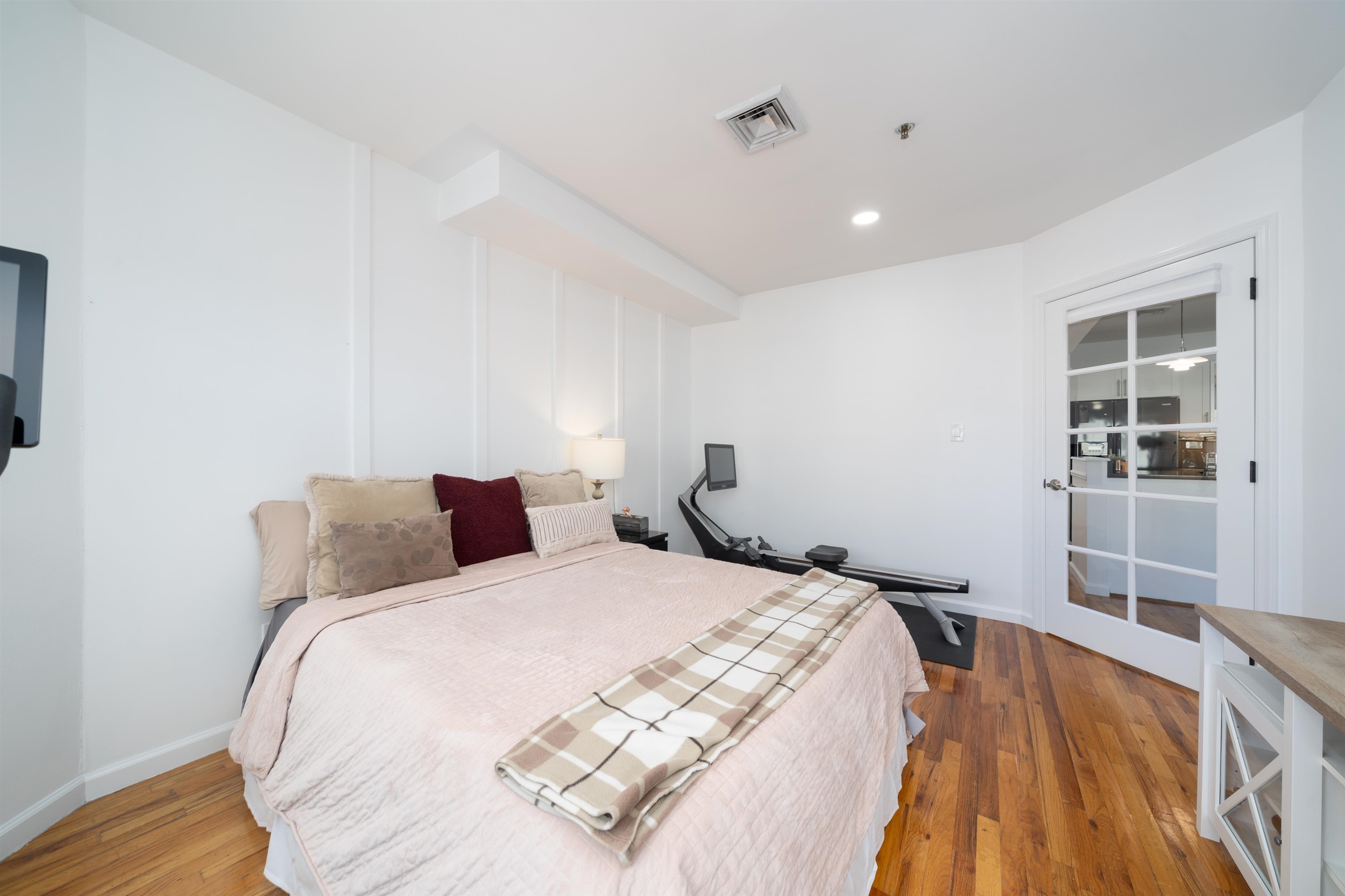 205 ADAMS ST Unit: 4