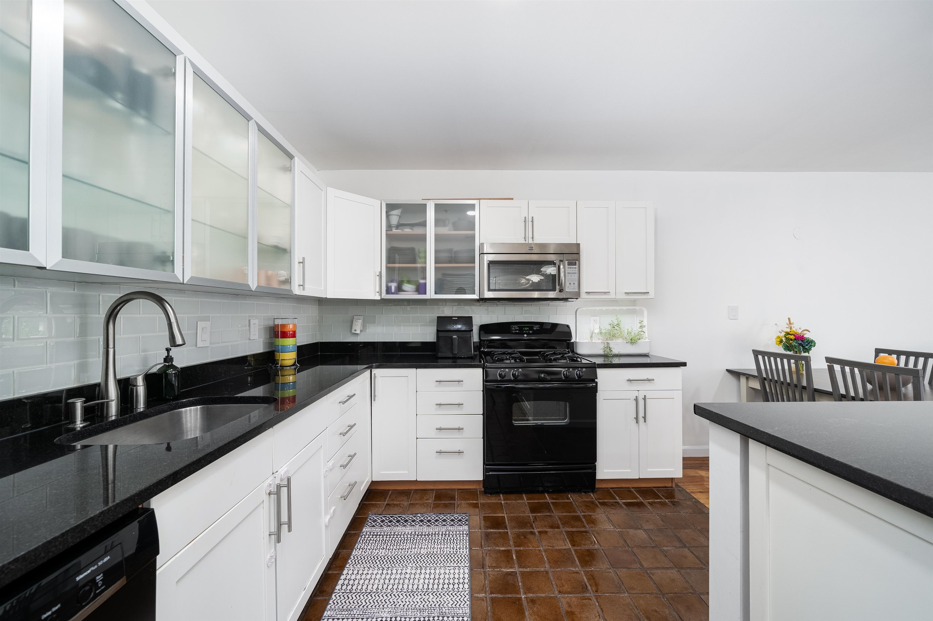 205 ADAMS ST Unit: 4