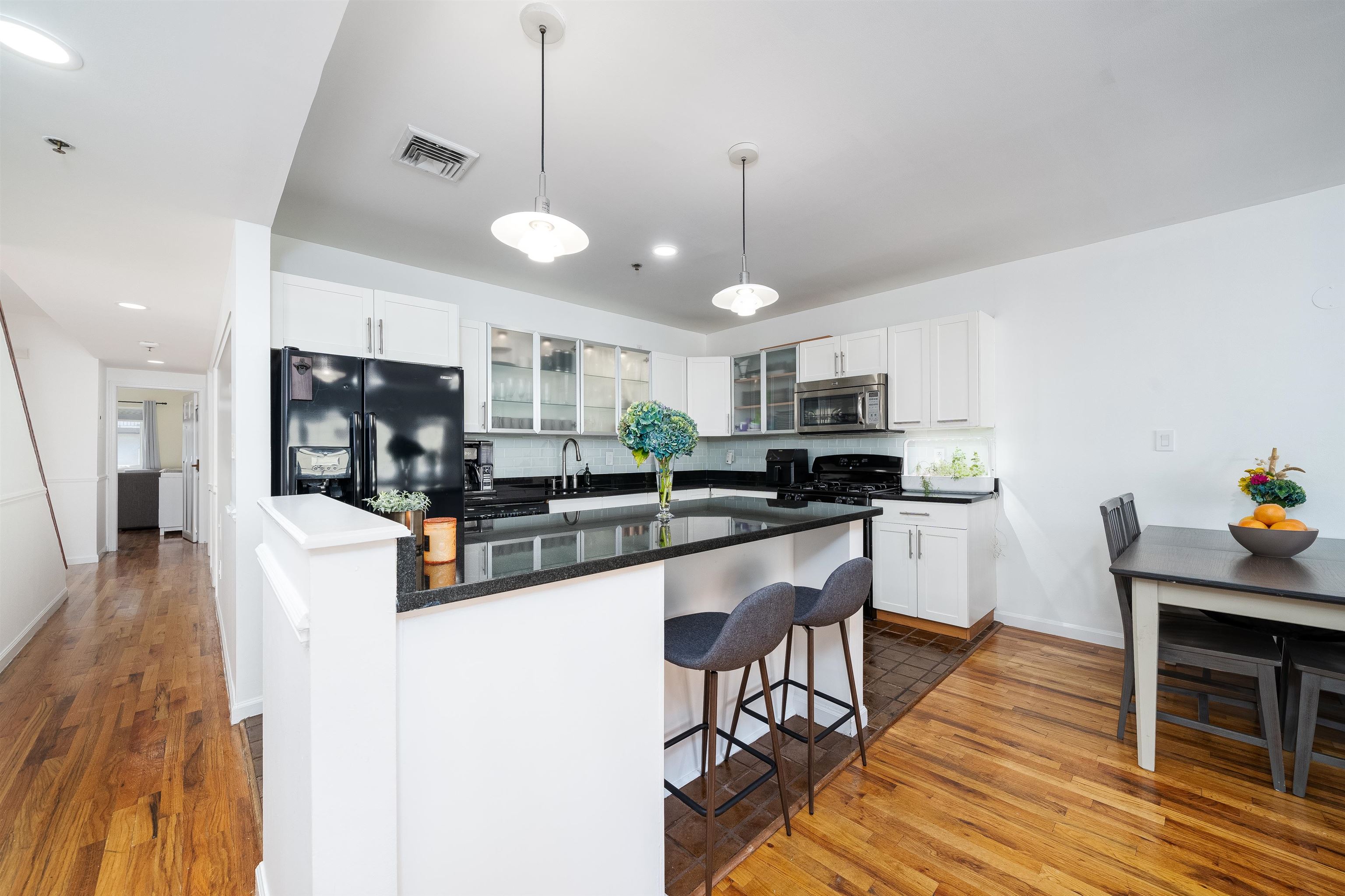 205 ADAMS ST Unit: 4