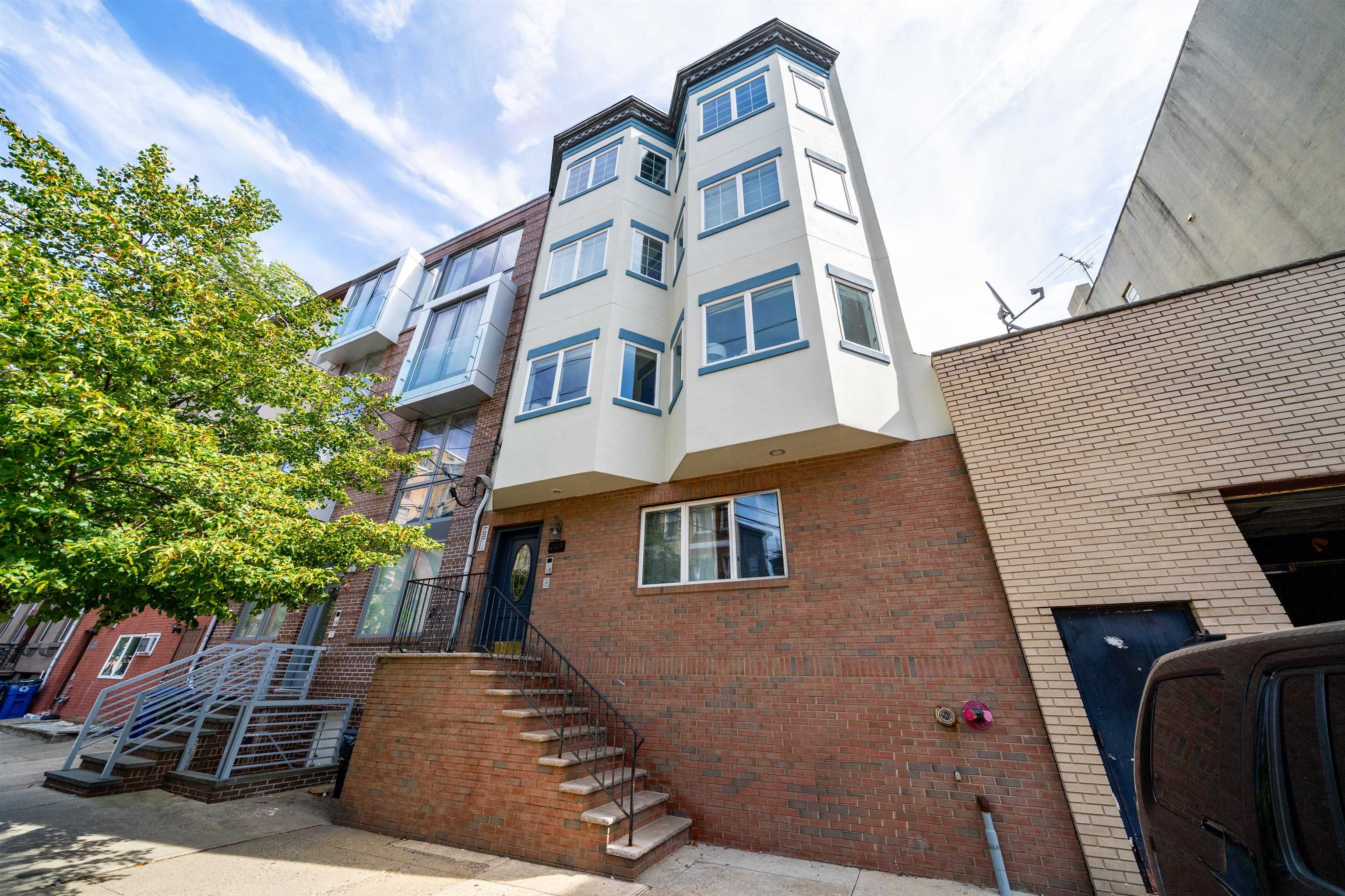 205 ADAMS ST Unit: 4