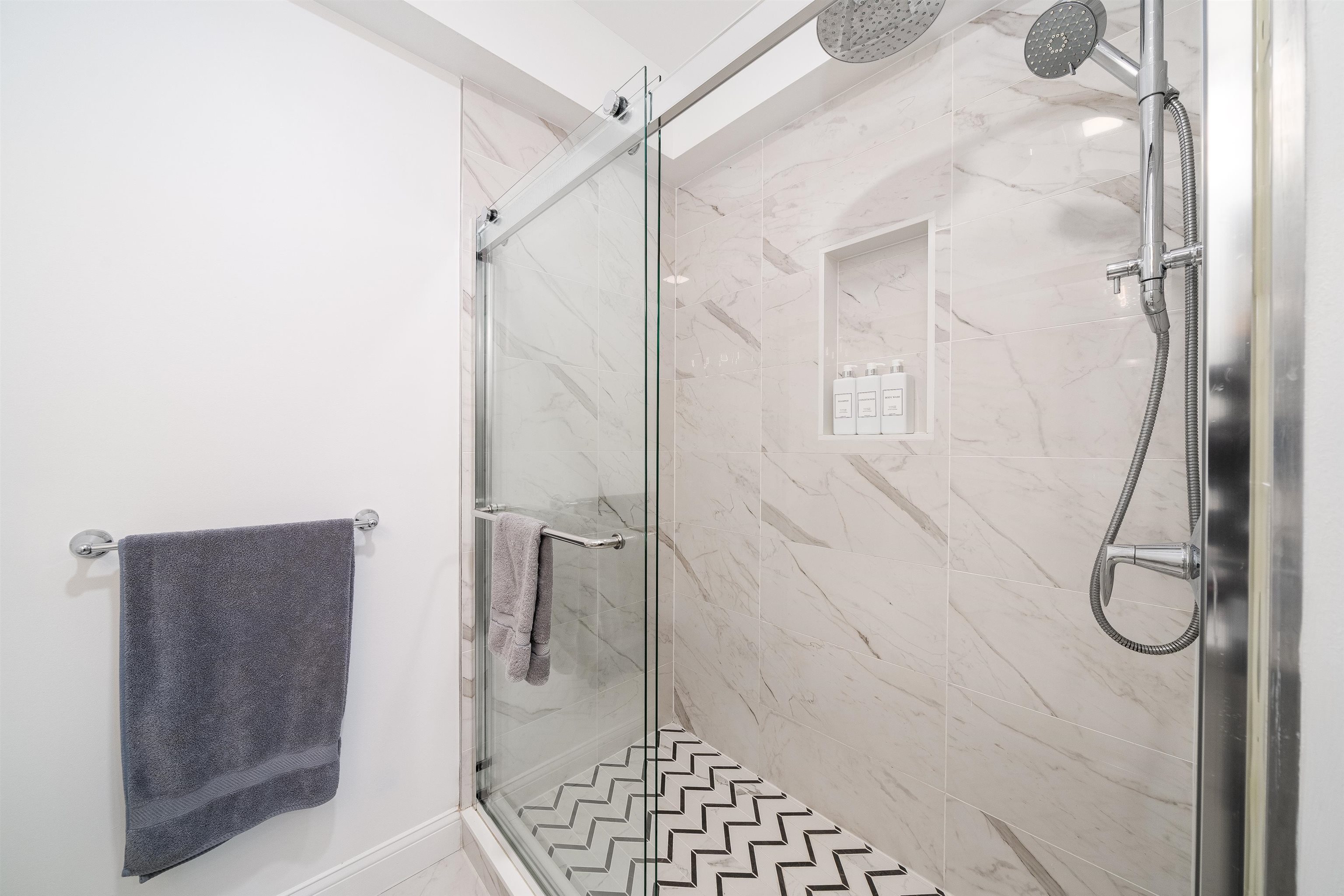 205 ADAMS ST Unit: 4